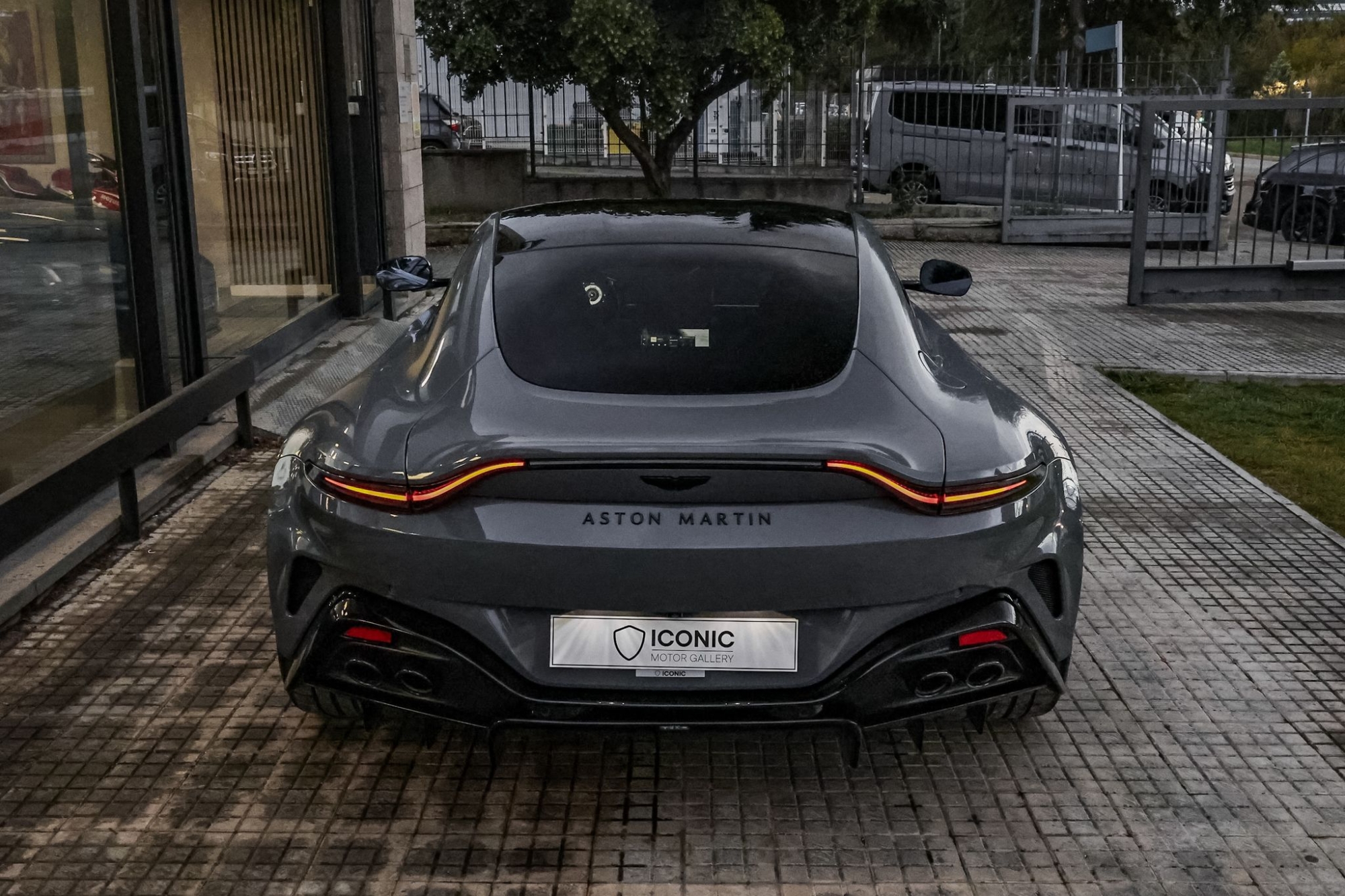 ASTON MARTIN VANTAGE