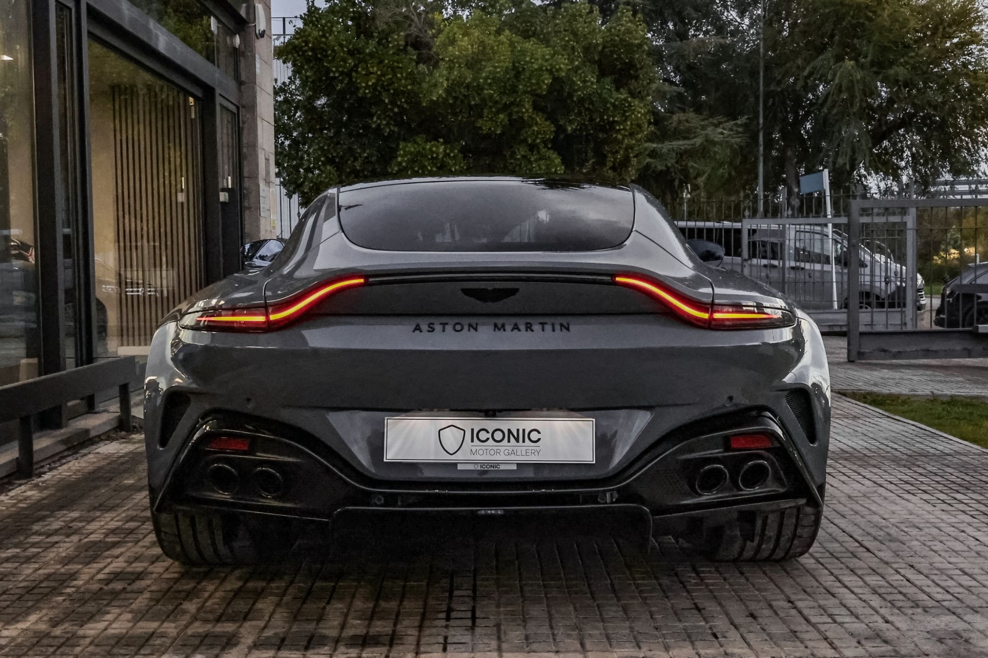 ASTON MARTIN VANTAGE