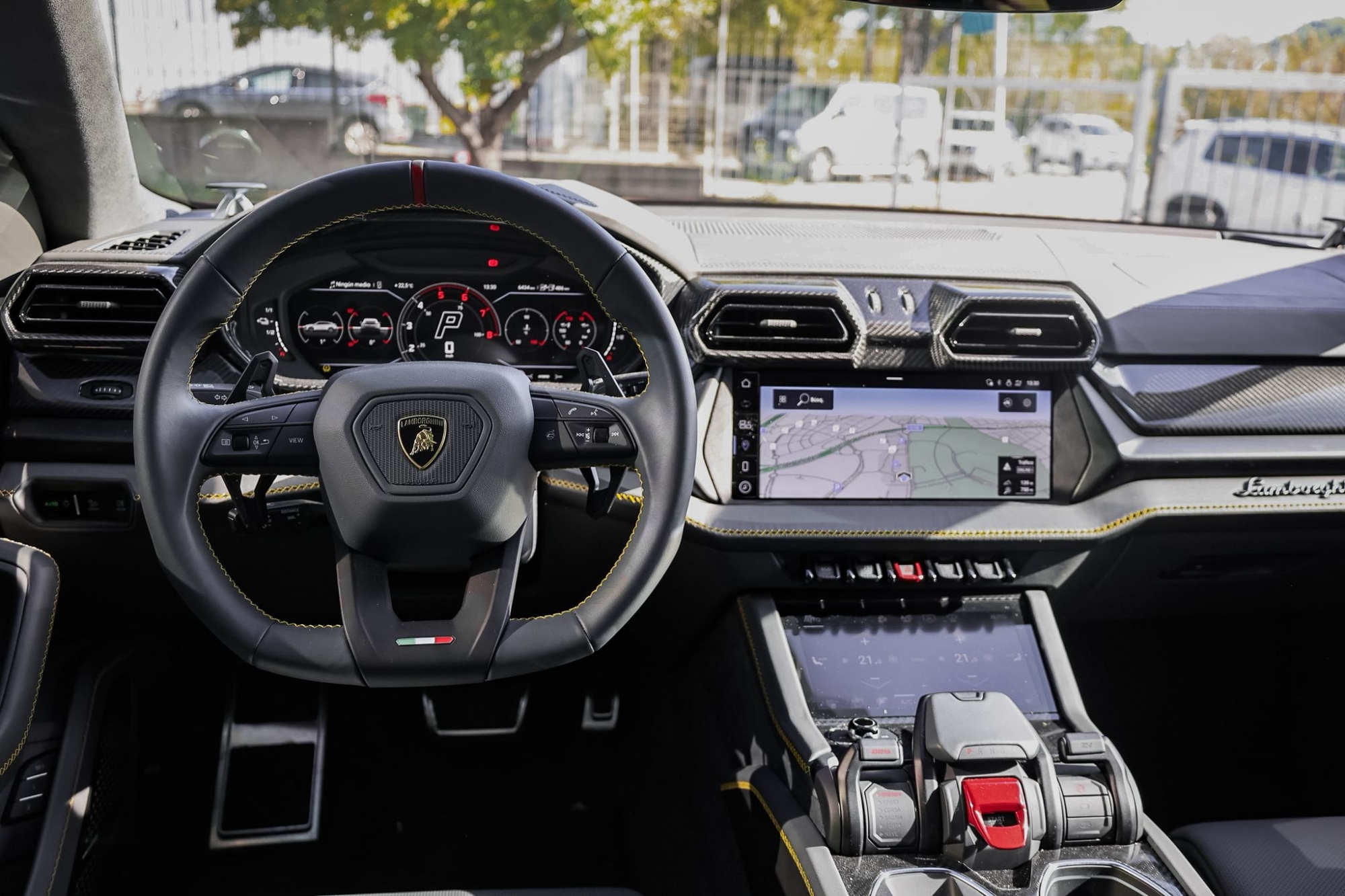 LAMBORGHINI URUS SE