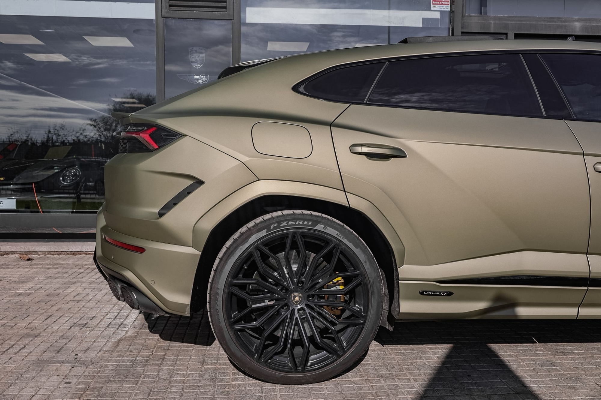 LAMBORGHINI URUS SE