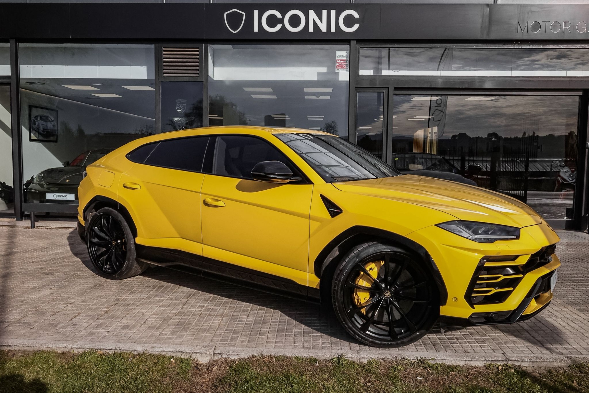 LAMBORGHINI URUS
