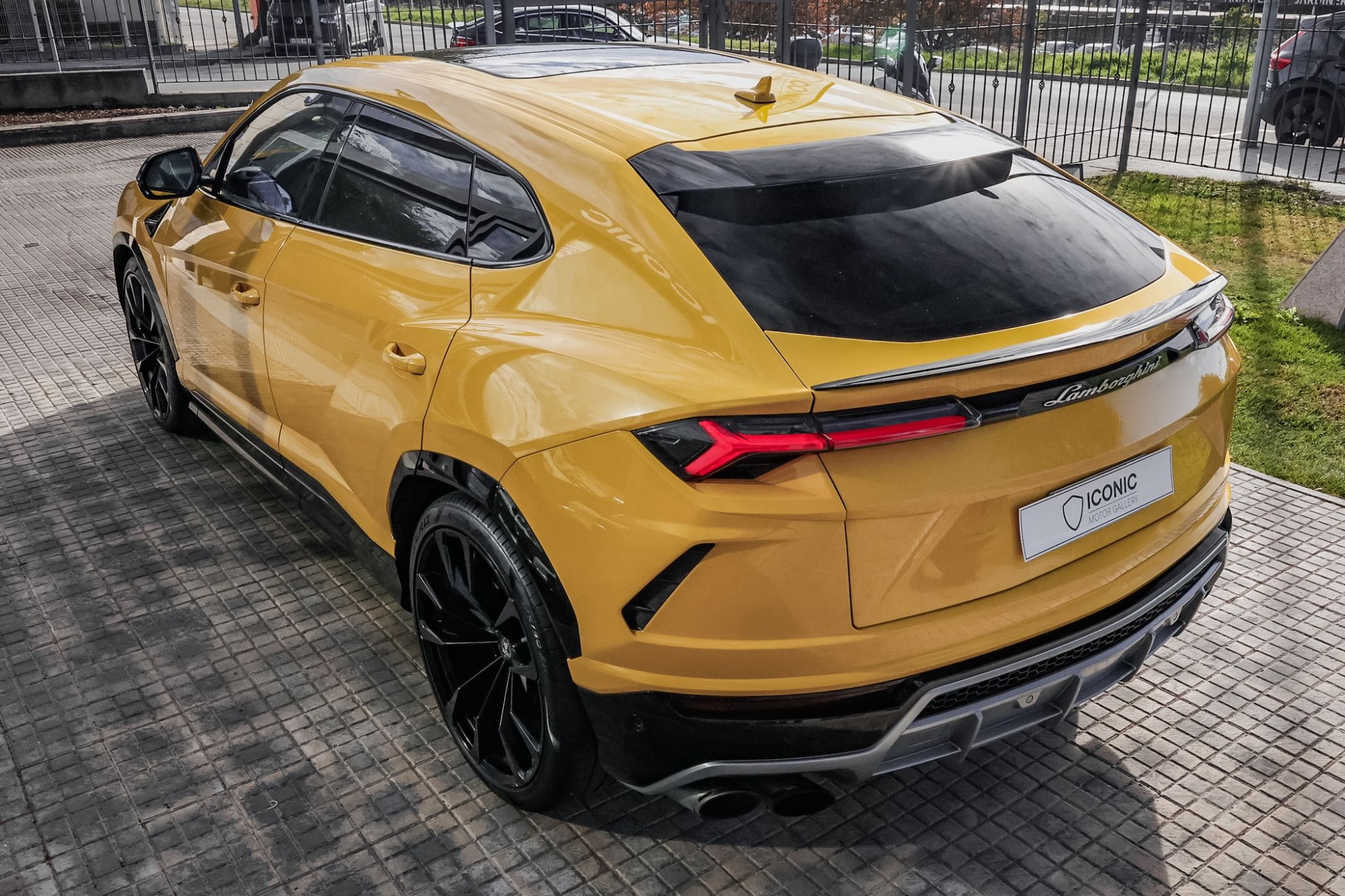 LAMBORGHINI URUS