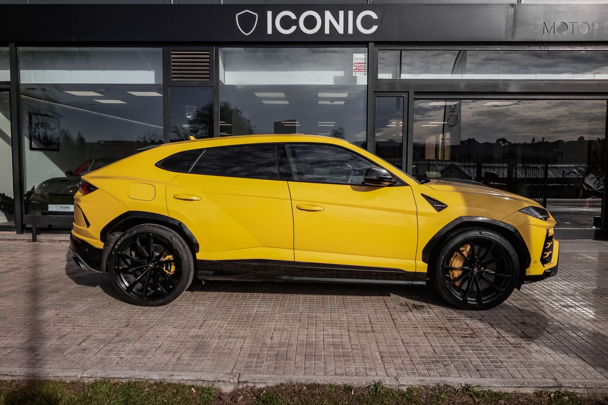 LAMBORGHINI URUS