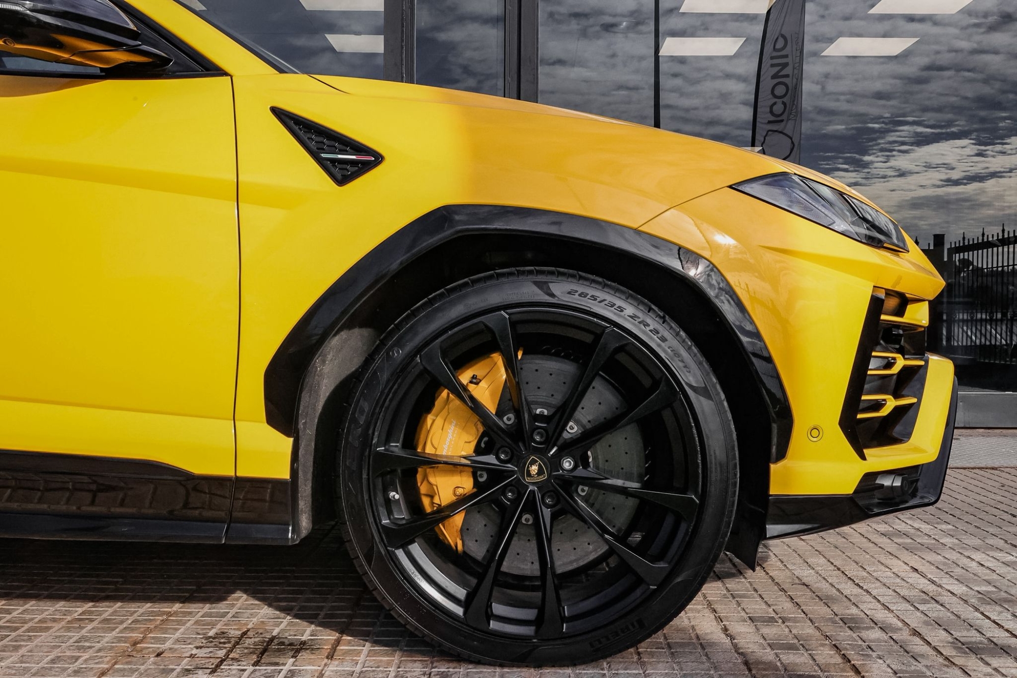 LAMBORGHINI URUS