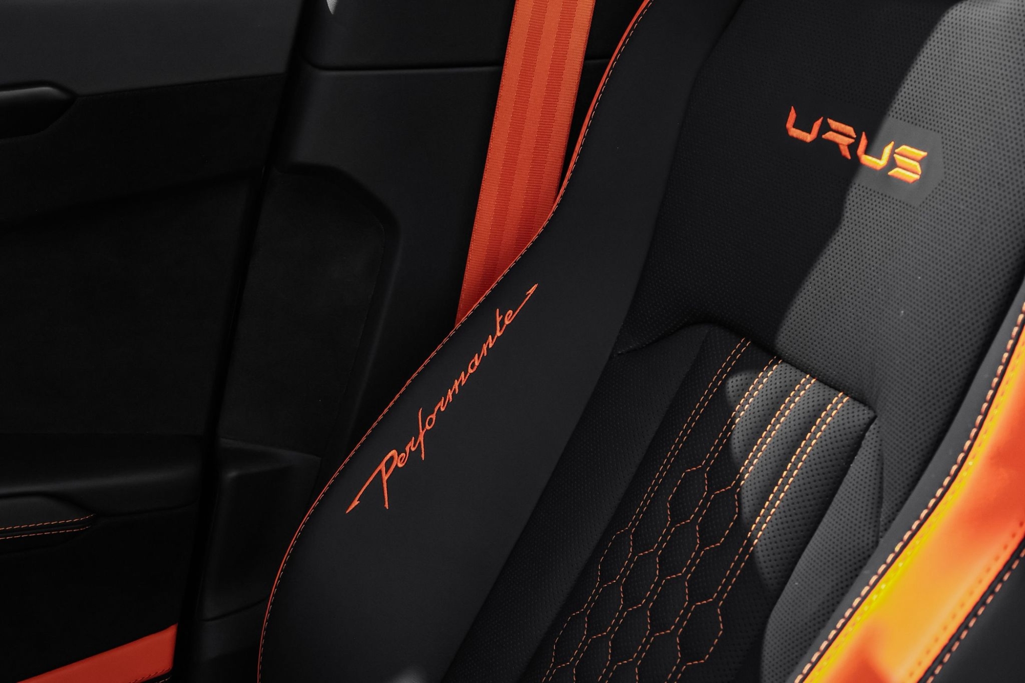 LAMBORGHINI URUS PERFORMANTE