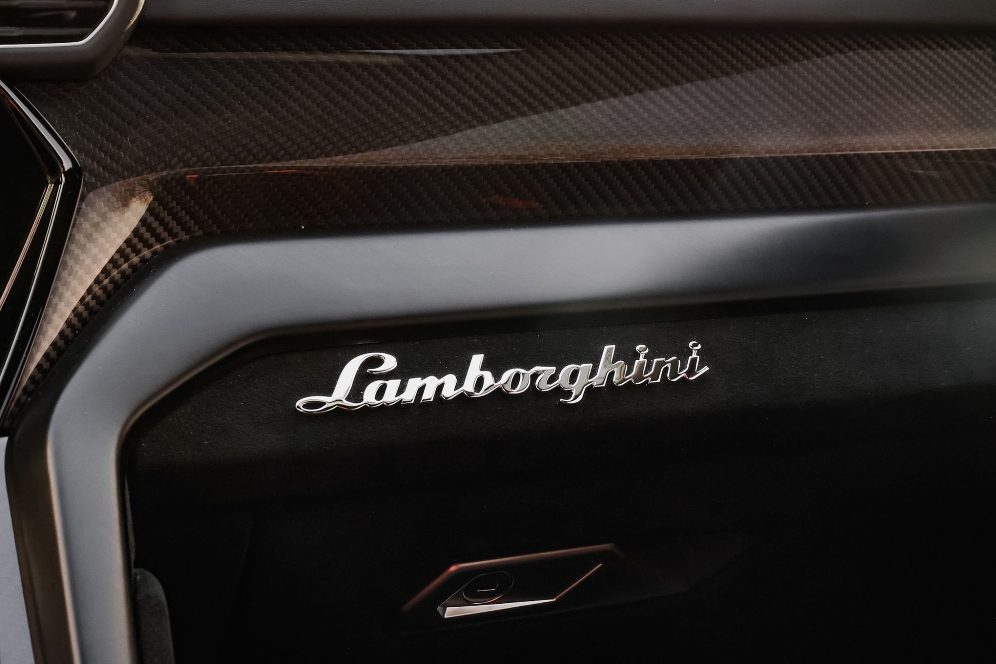 LAMBORGHINI URUS PERFORMANTE