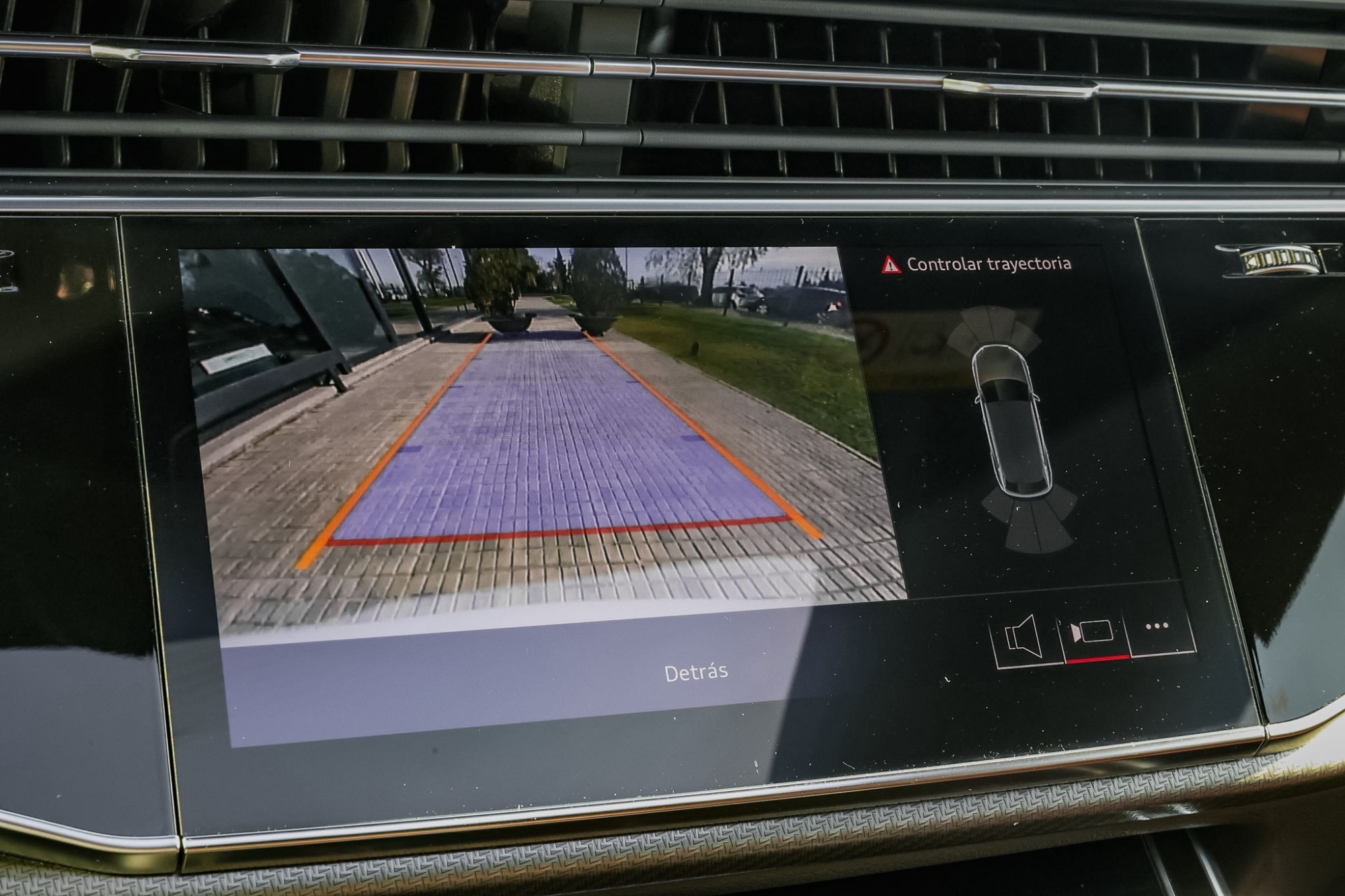 AUDI RSQ8 PERFORMANCE