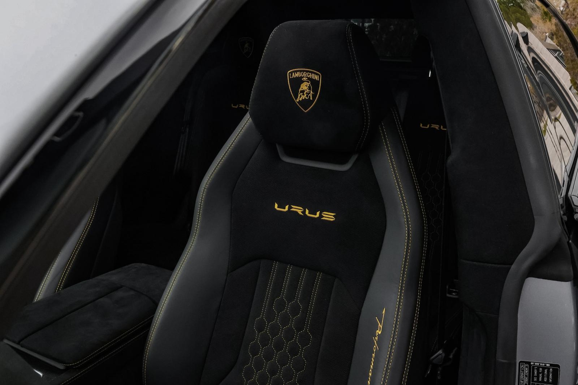 LAMBORGHINI URUS PERFORMANTE