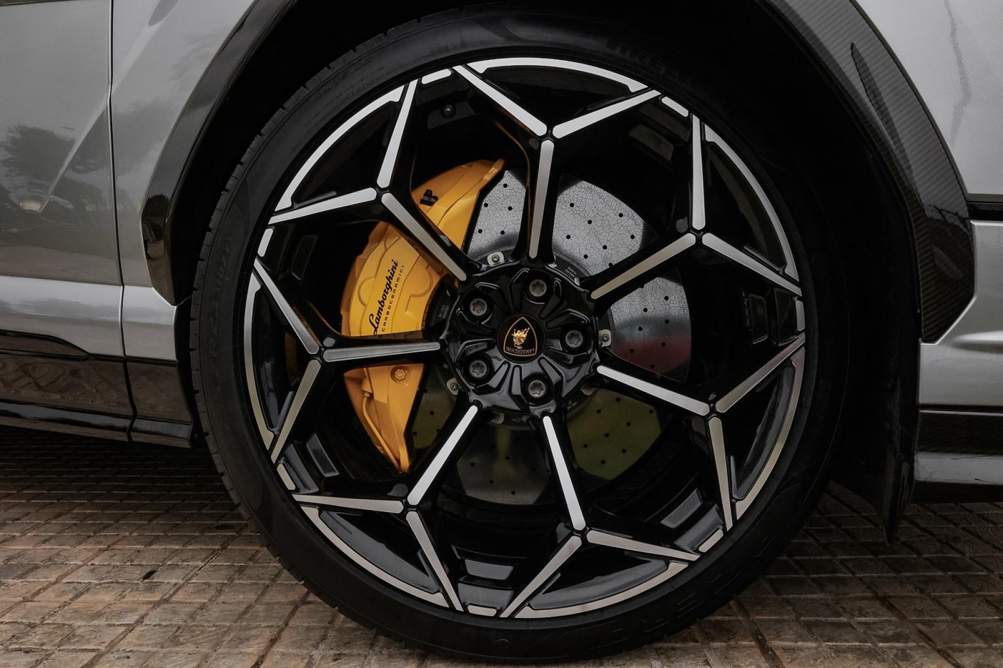 LAMBORGHINI URUS PERFORMANTE