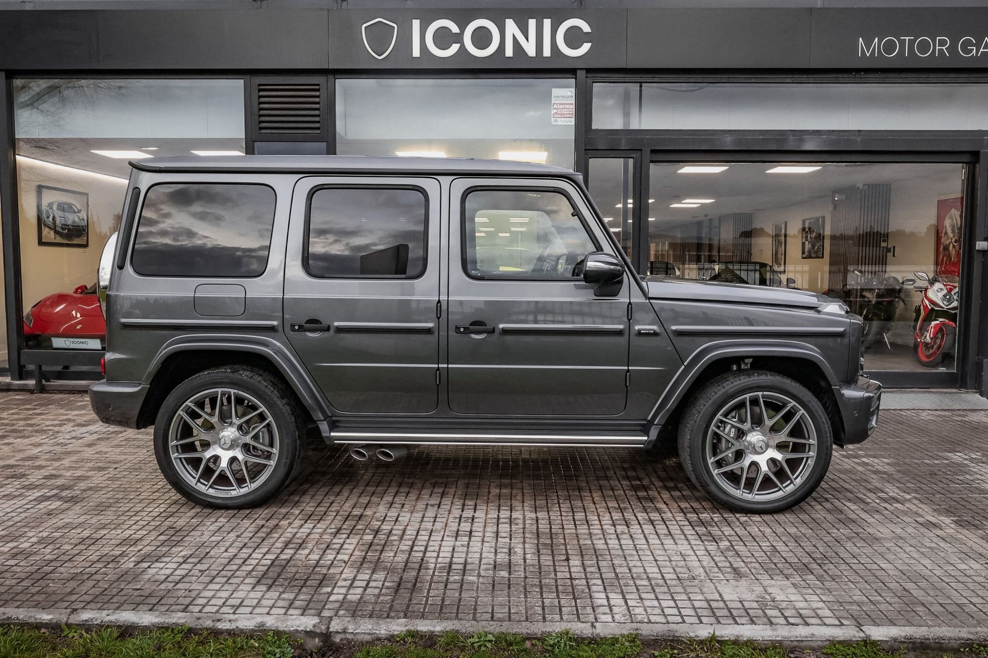 MERCEDES-BENZ G63 AMG