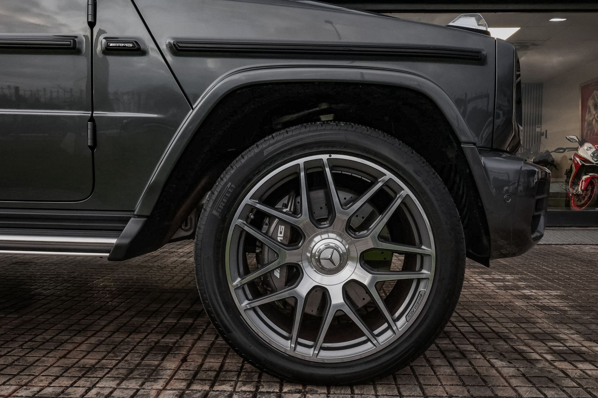 MERCEDES-BENZ G63 AMG