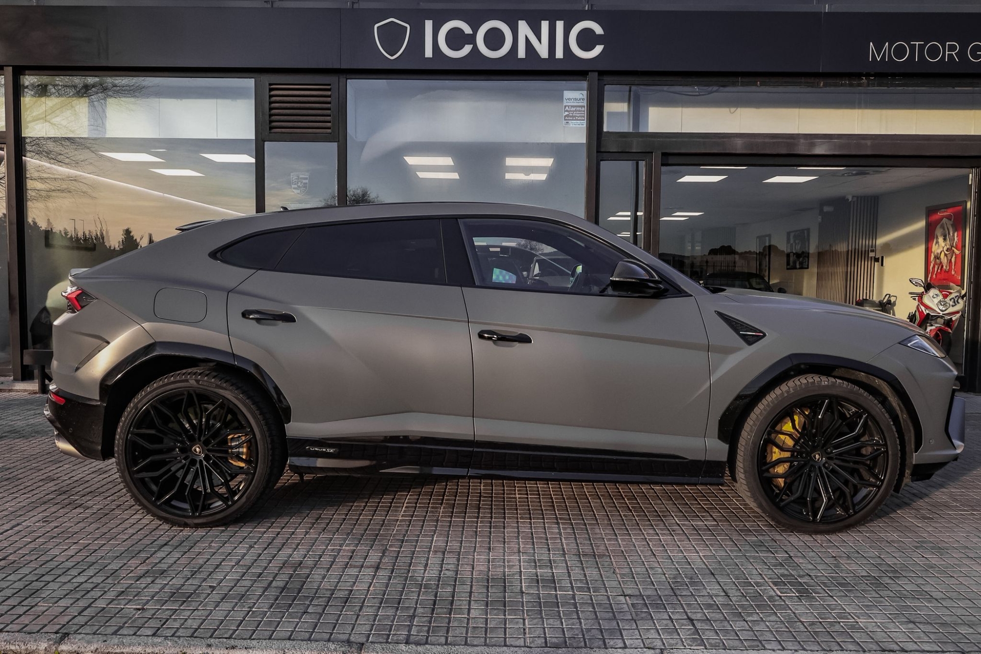 LAMBORGHINI URUS SE