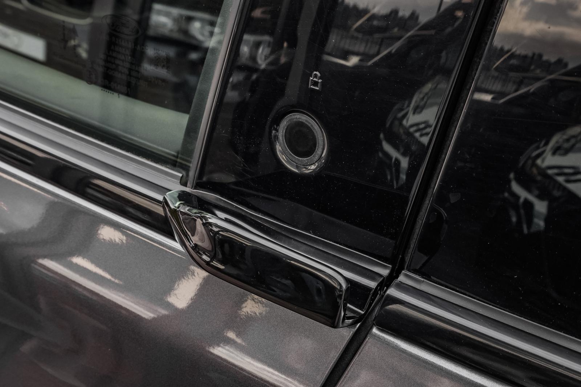 FORD MUSTANG MACH-E4X