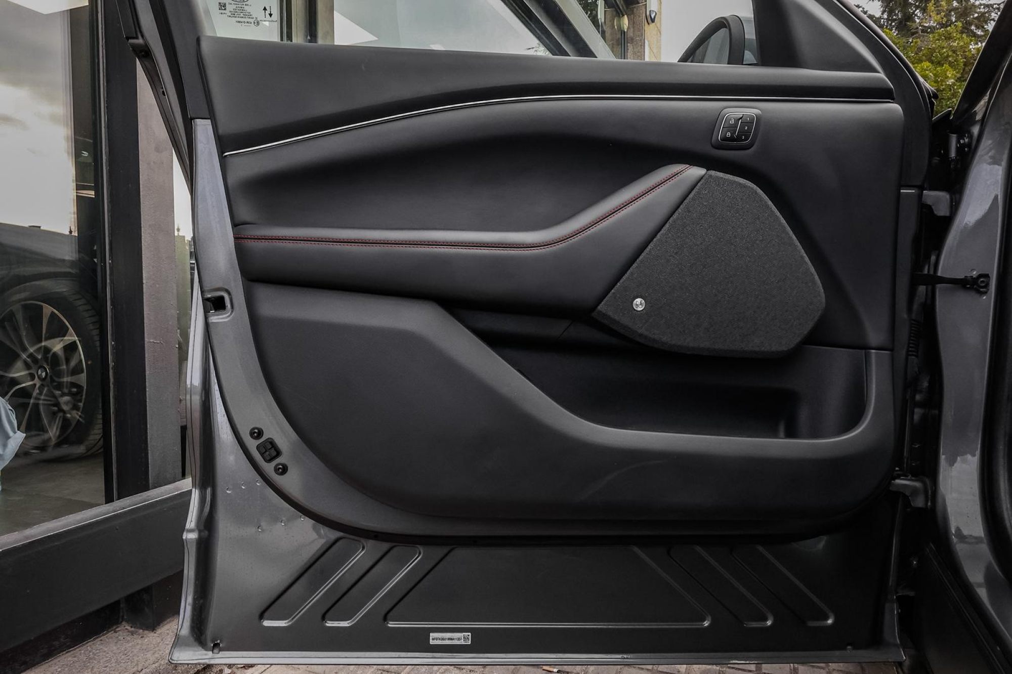 FORD MUSTANG MACH-E4X