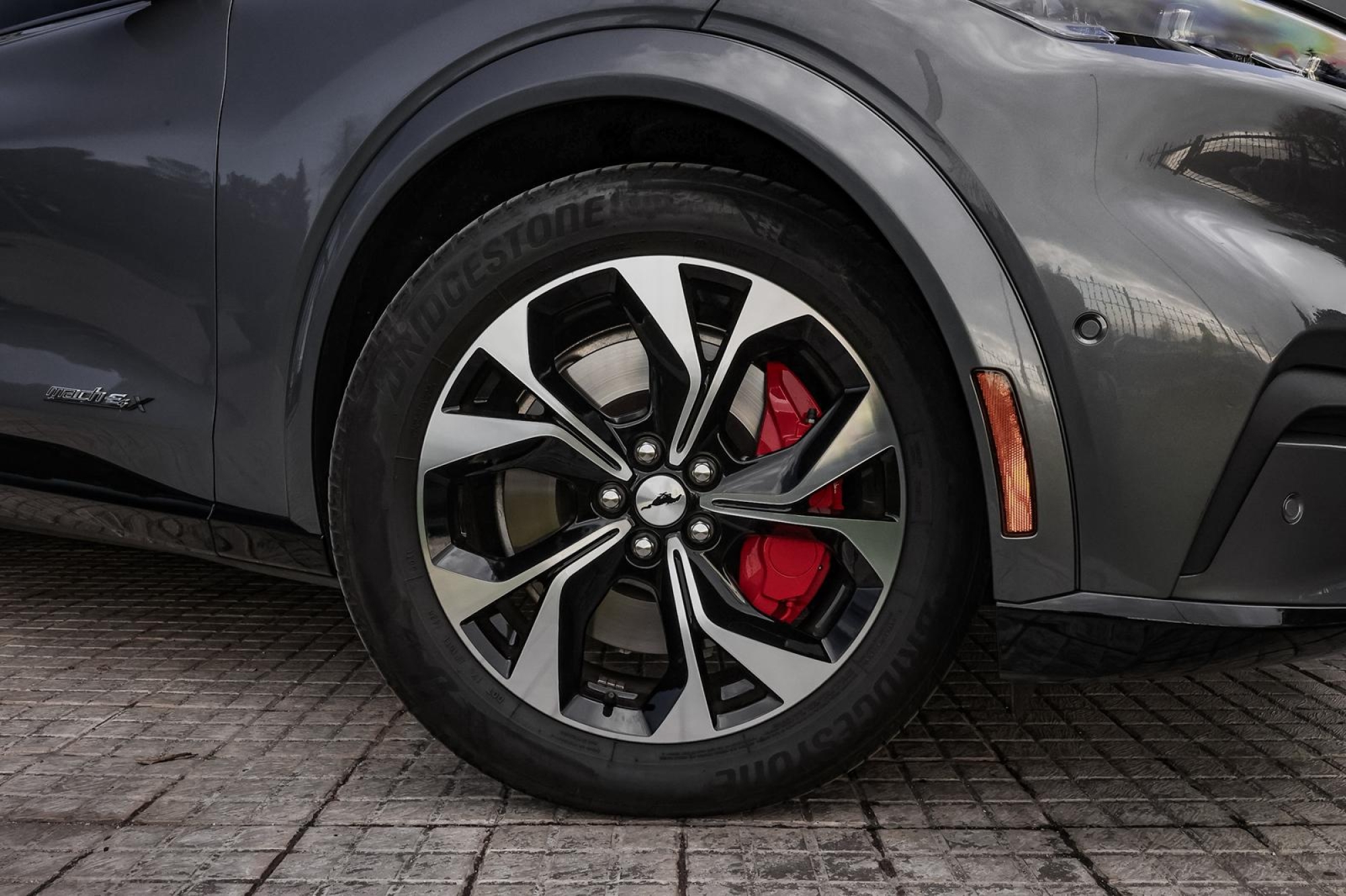 FORD MUSTANG MACH-E4X