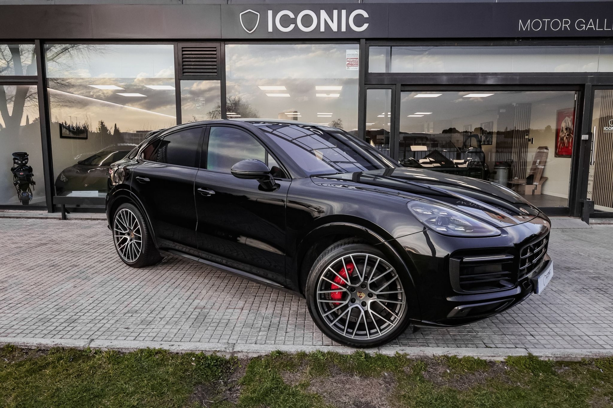 PORSCHE CAYENNE GTS COUPE AKRAPOVIC