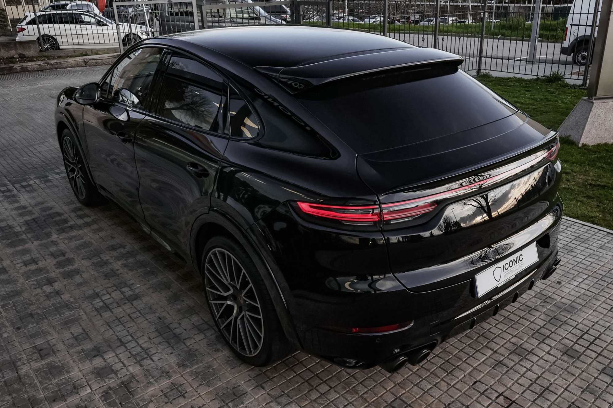 PORSCHE CAYENNE GTS COUPE AKRAPOVIC