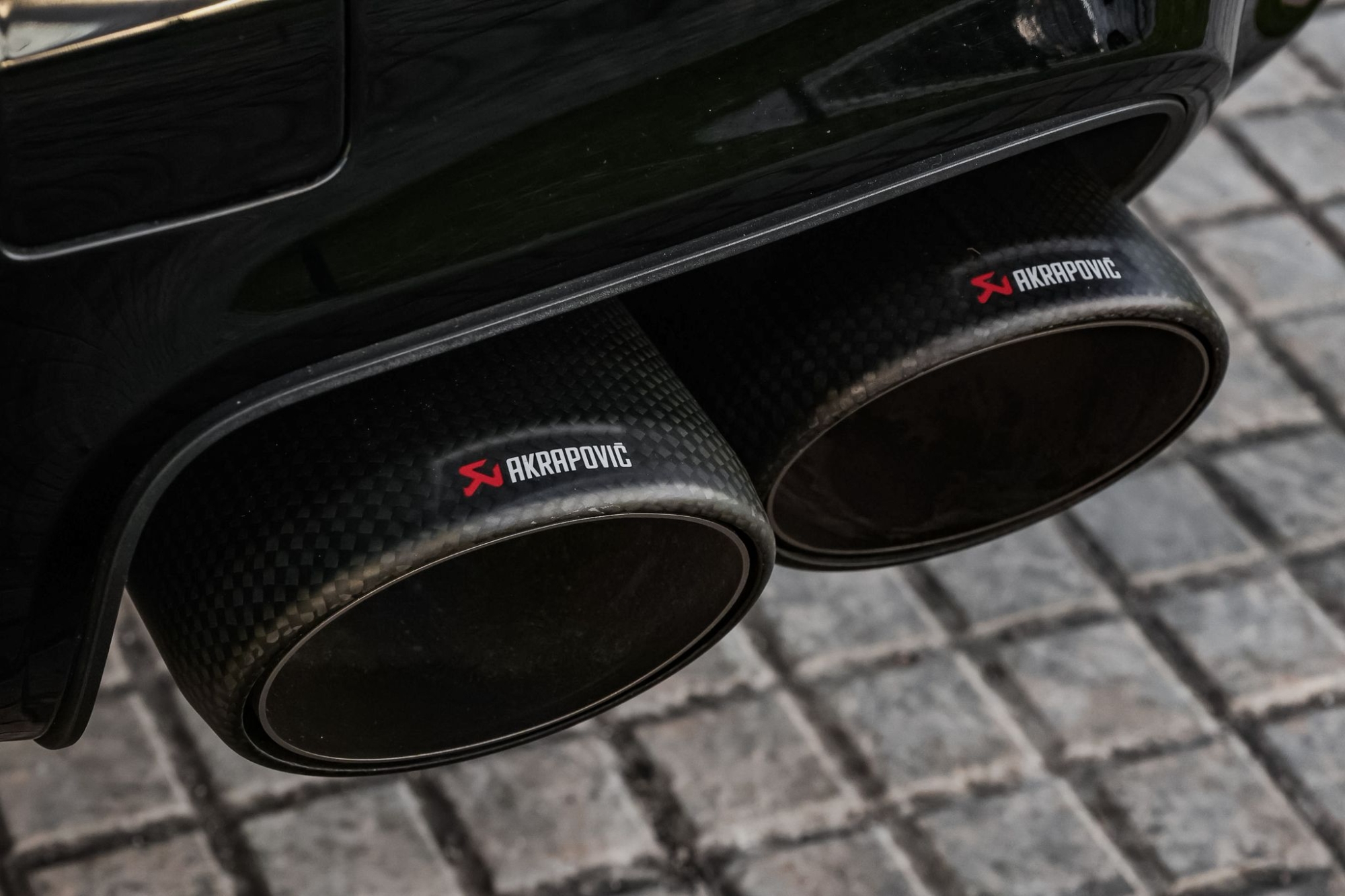 PORSCHE CAYENNE GTS COUPE AKRAPOVIC