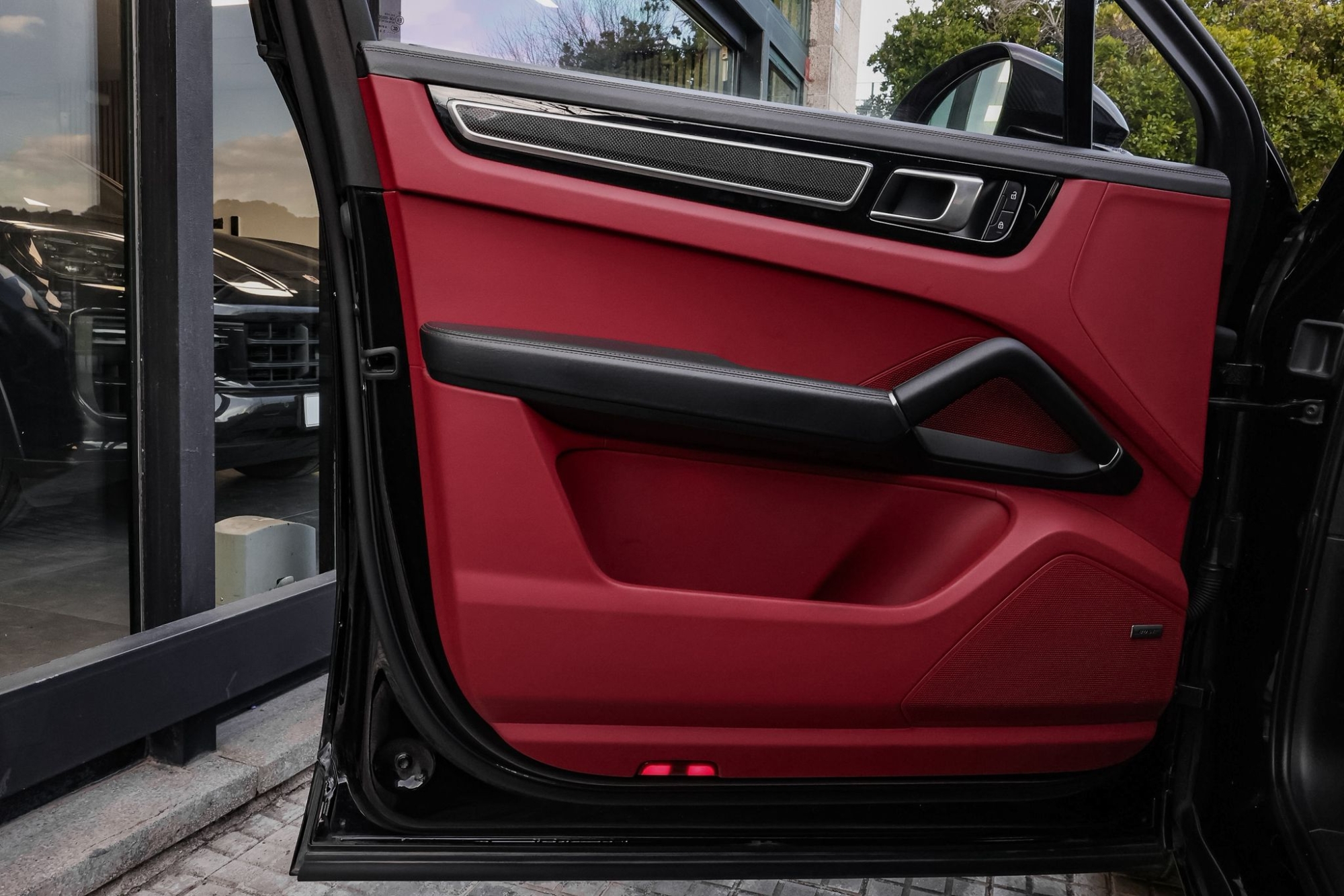 PORSCHE CAYENNE GTS COUPE AKRAPOVIC