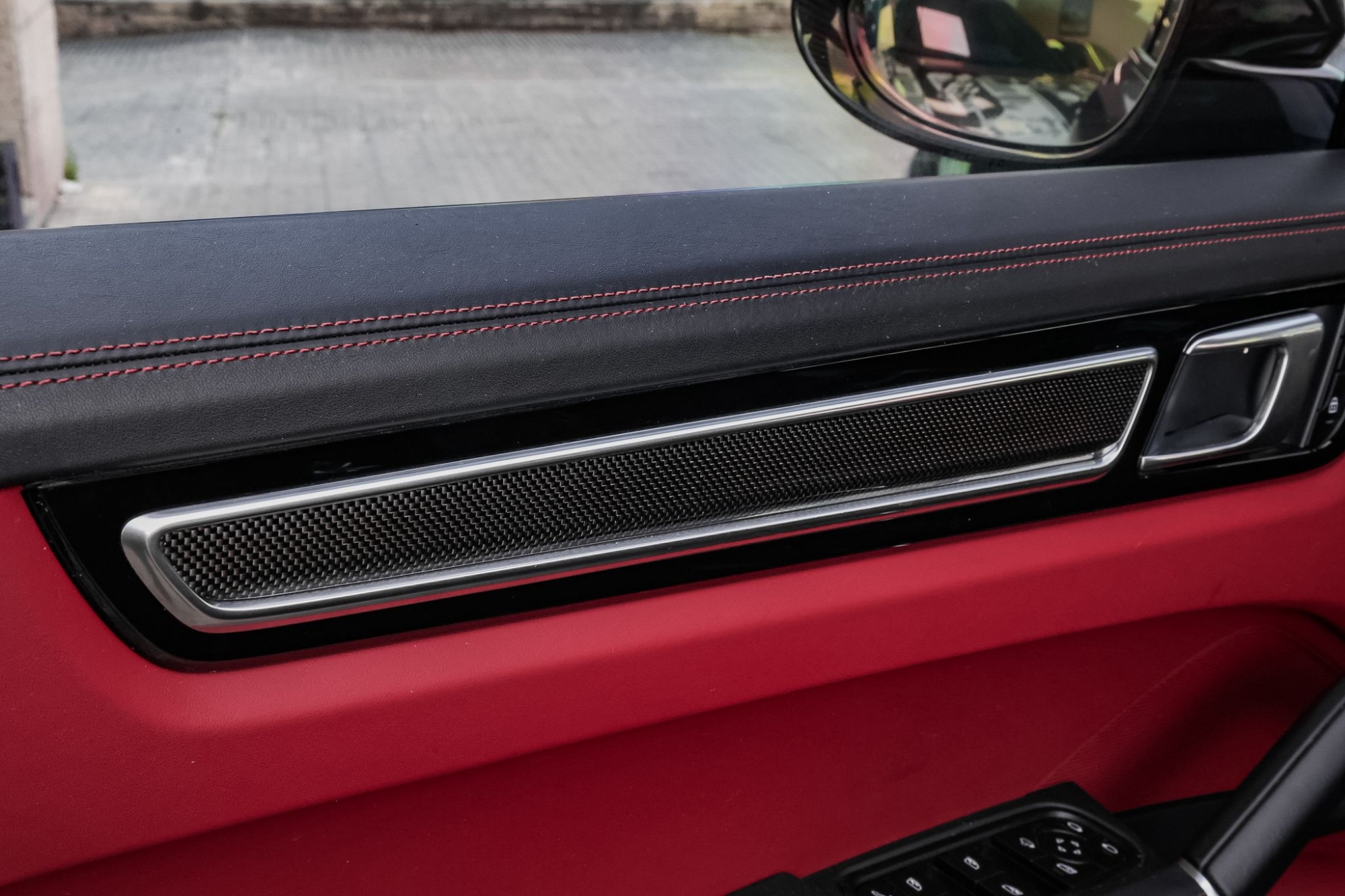 PORSCHE CAYENNE GTS COUPE AKRAPOVIC