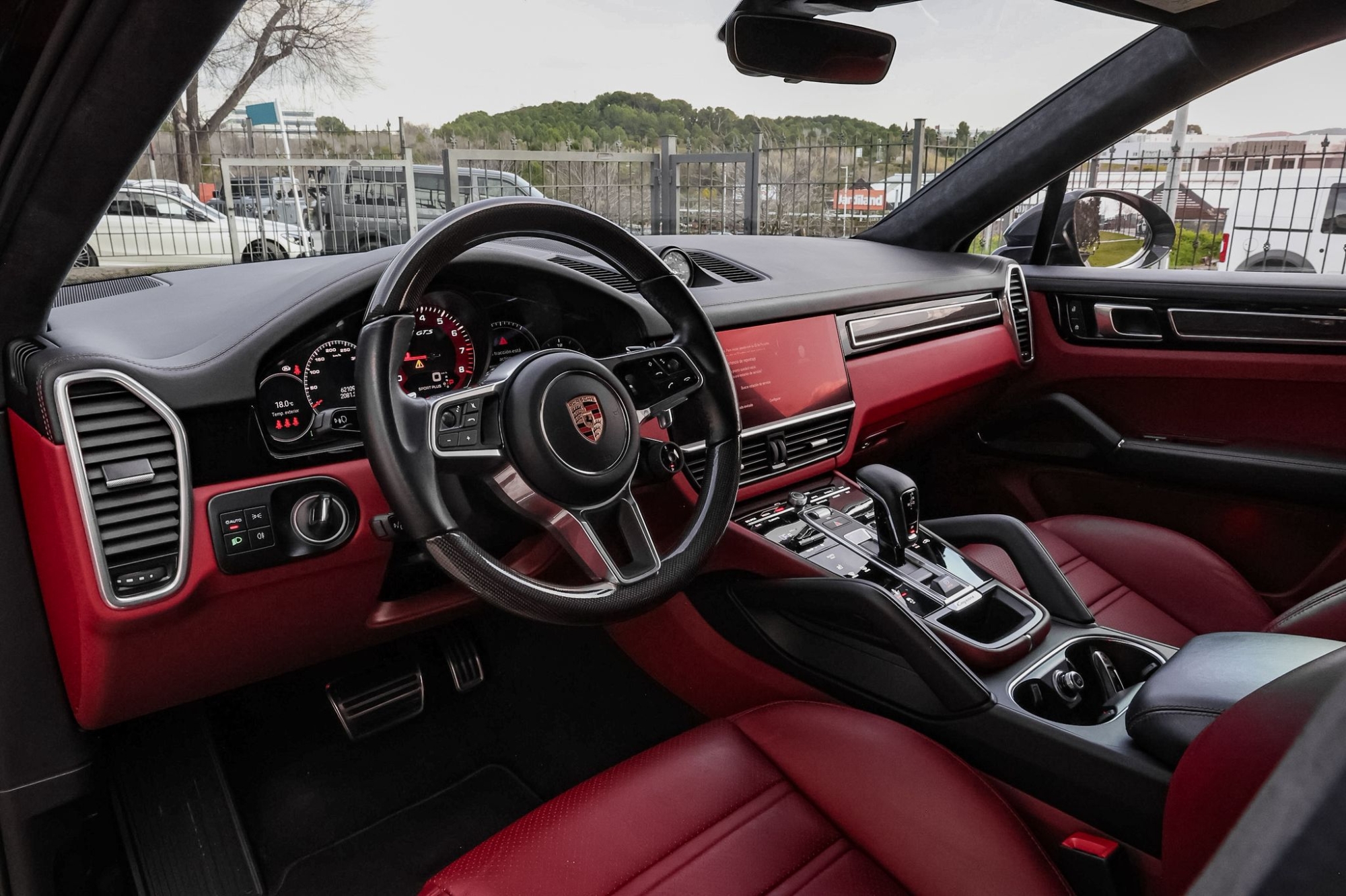 PORSCHE CAYENNE GTS COUPE AKRAPOVIC