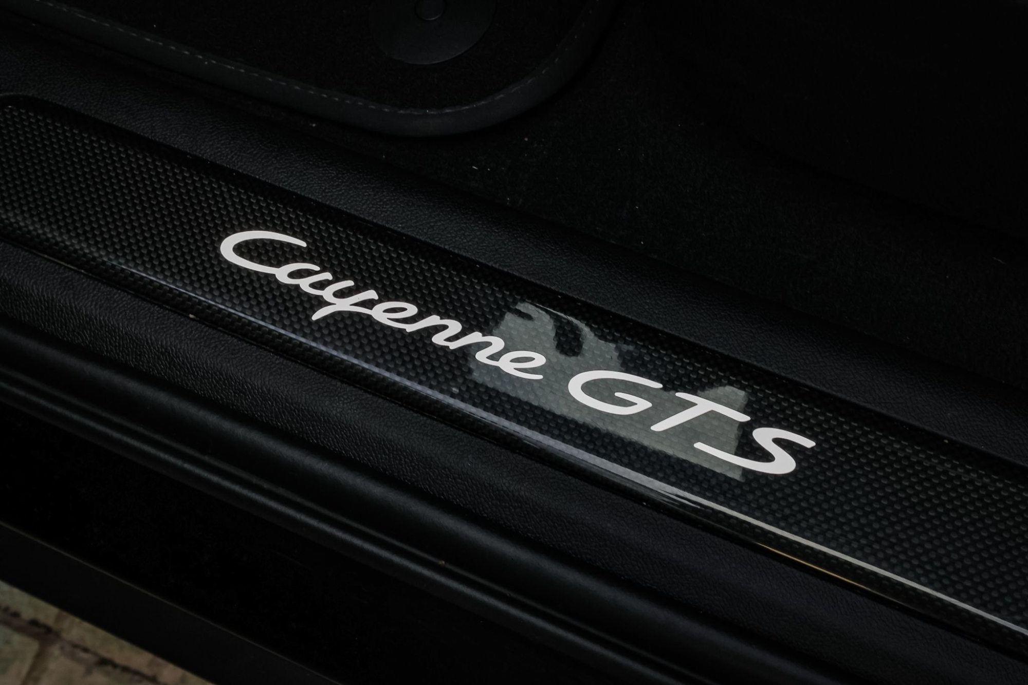 PORSCHE CAYENNE GTS COUPE AKRAPOVIC