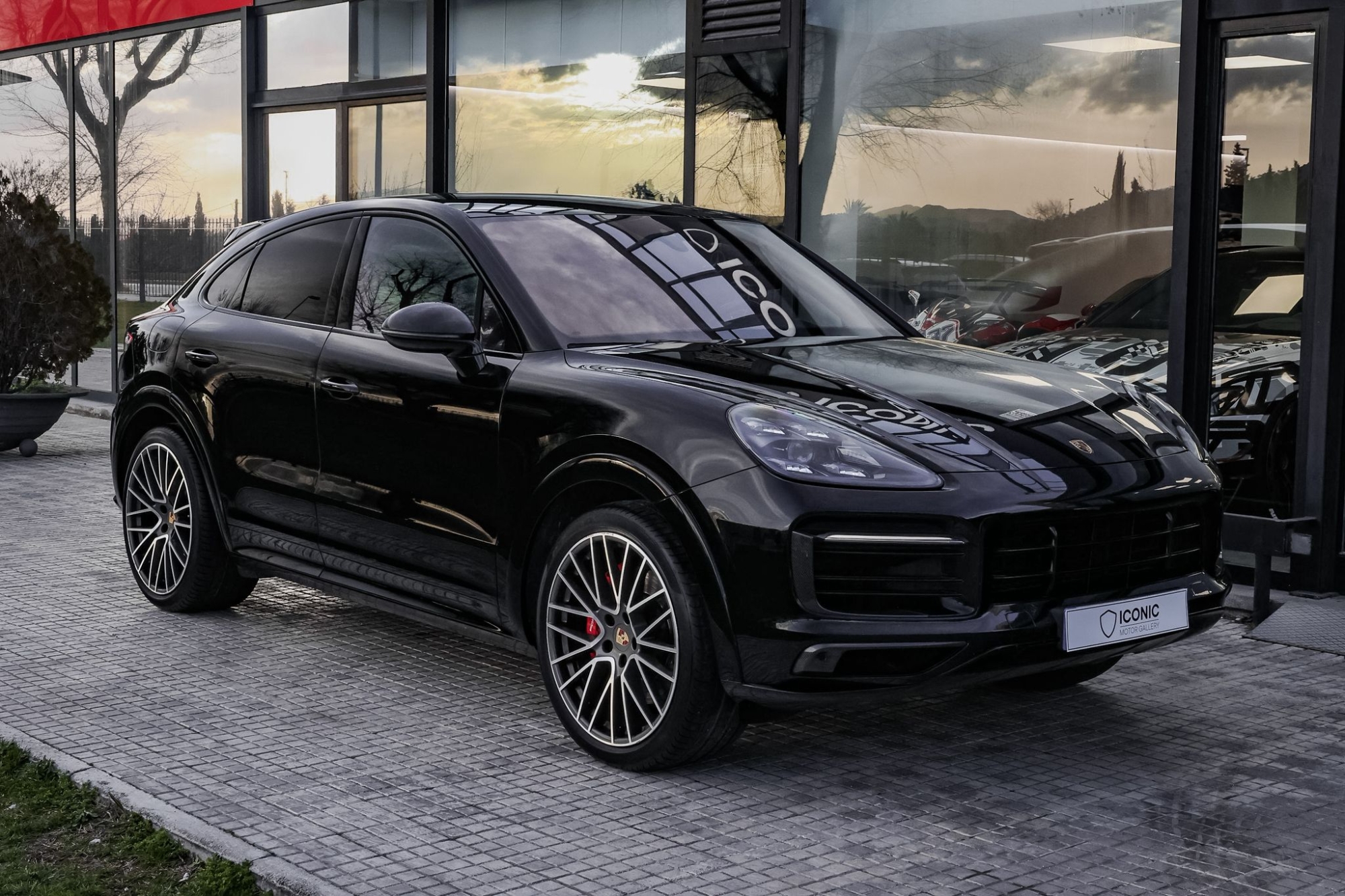 PORSCHE CAYENNE GTS COUPE AKRAPOVIC