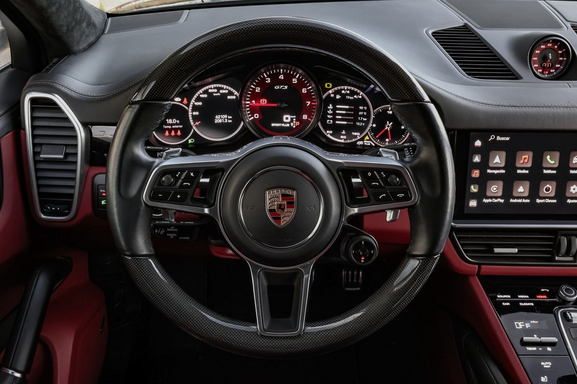 PORSCHE CAYENNE GTS COUPE AKRAPOVIC