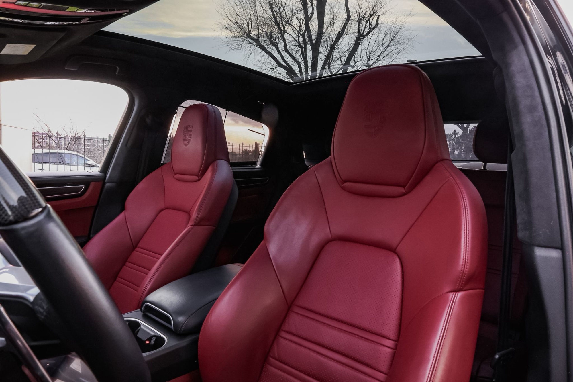 PORSCHE CAYENNE GTS COUPE AKRAPOVIC