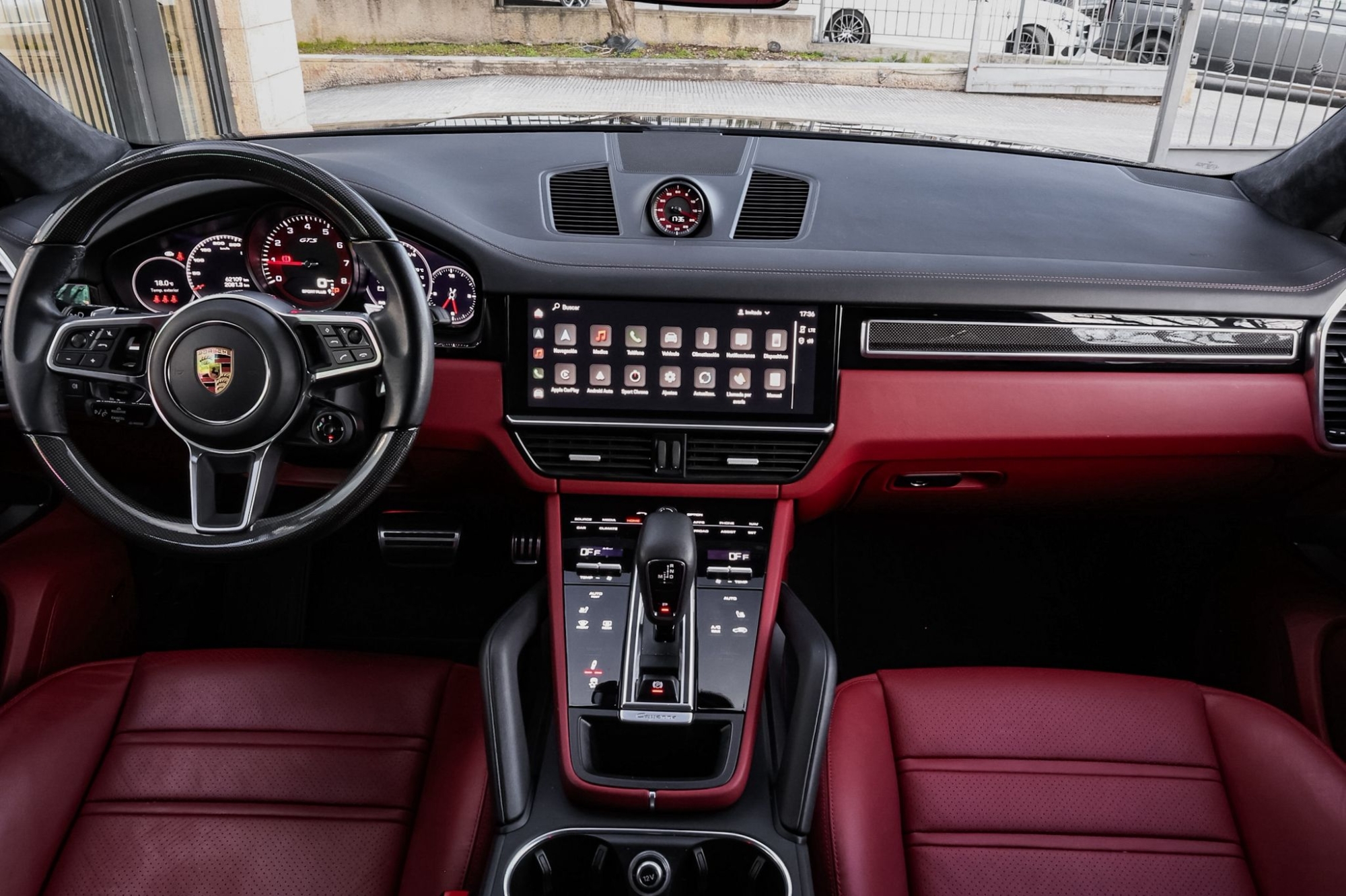 PORSCHE CAYENNE GTS COUPE AKRAPOVIC