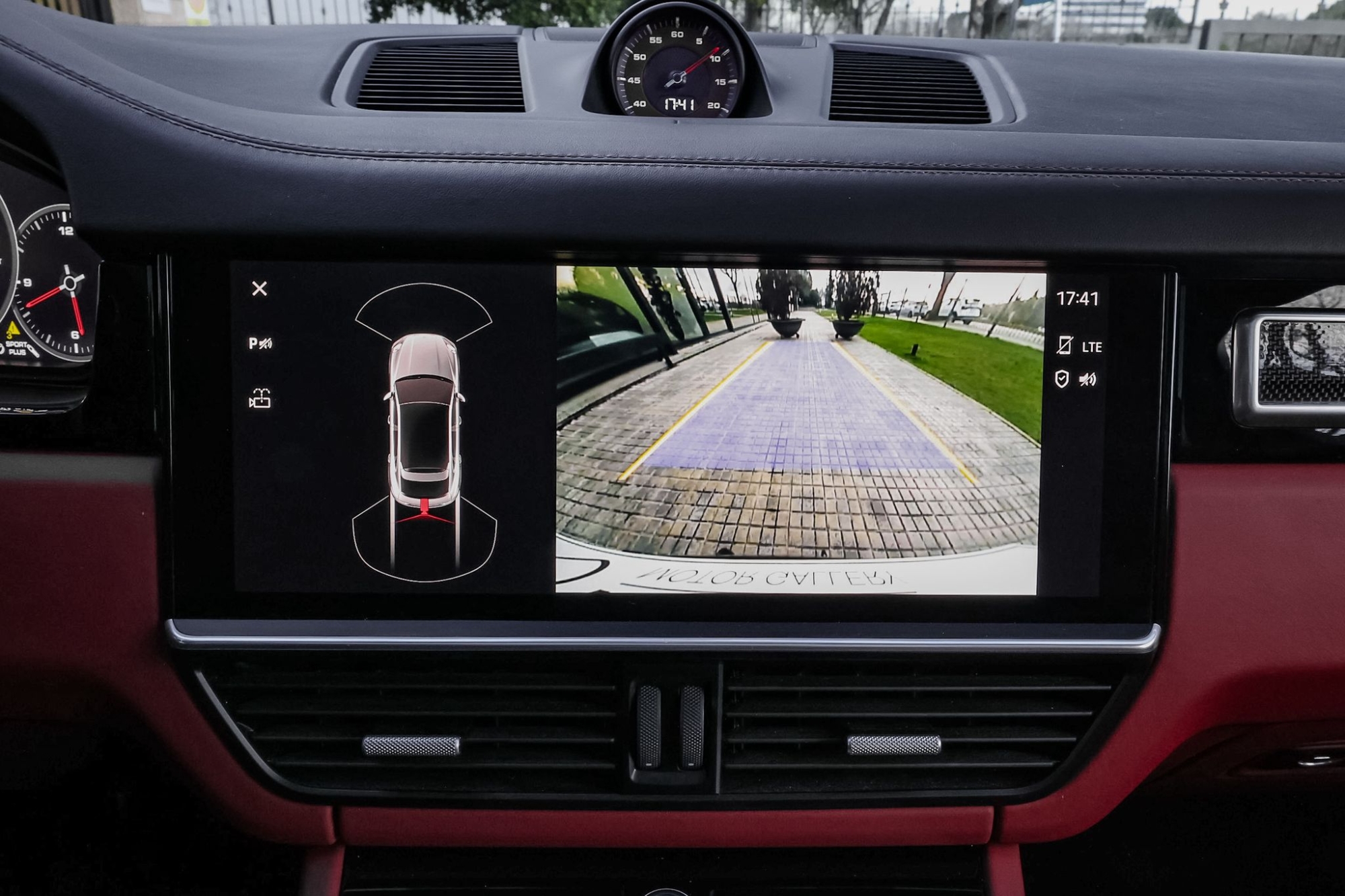 PORSCHE CAYENNE GTS COUPE AKRAPOVIC