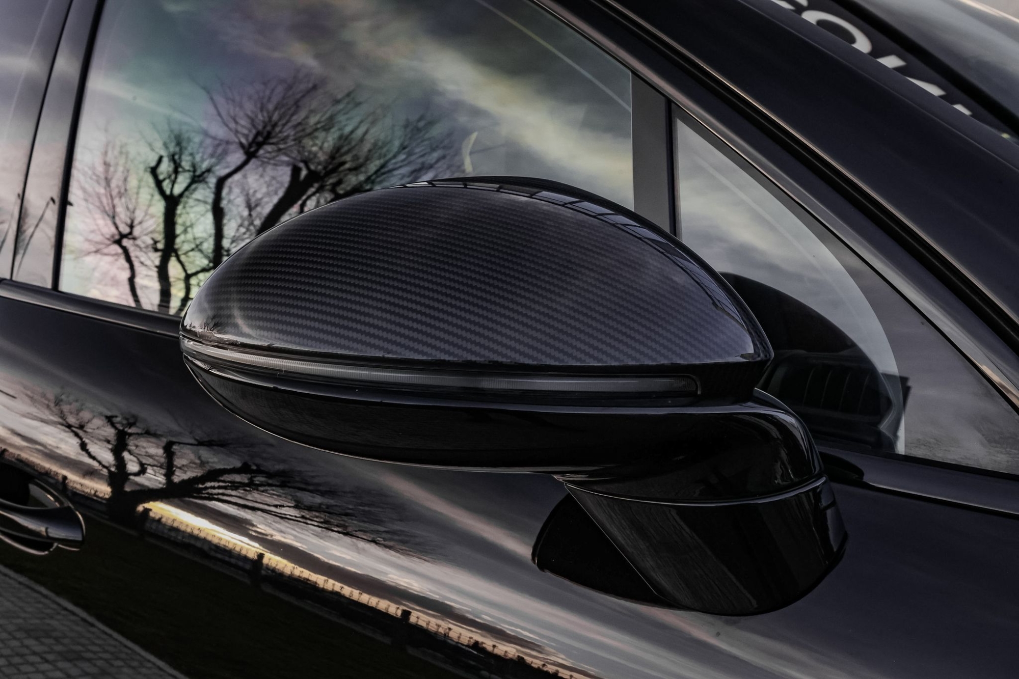 PORSCHE CAYENNE GTS COUPE AKRAPOVIC