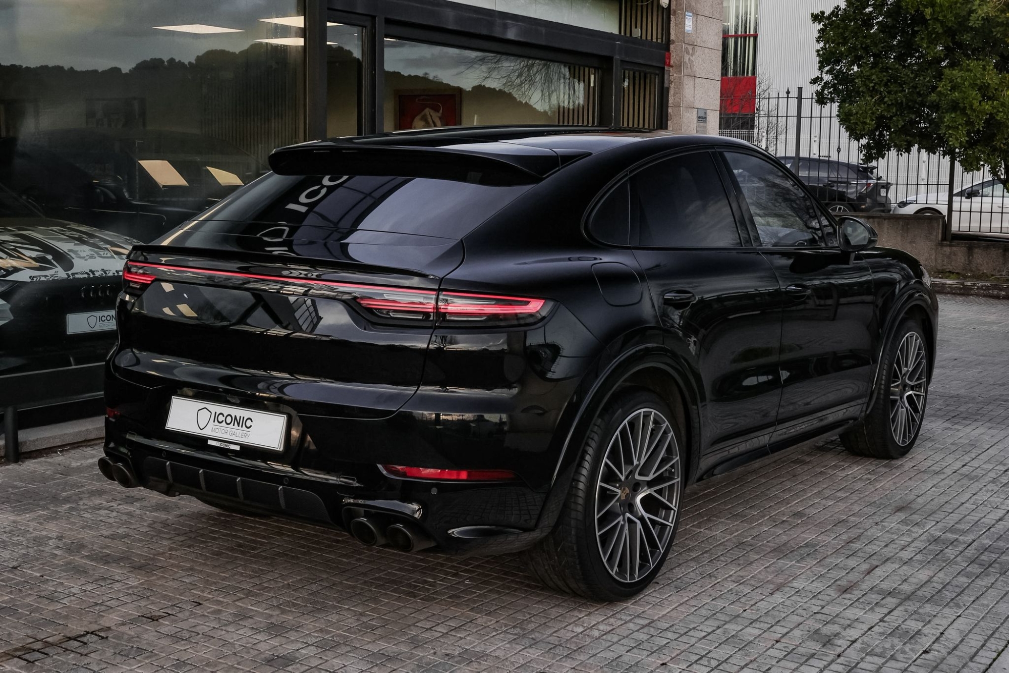 PORSCHE CAYENNE GTS COUPE AKRAPOVIC