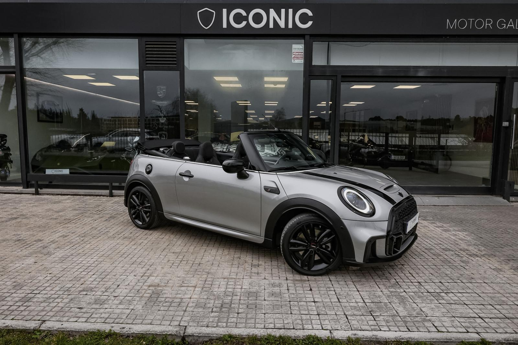 MINI COOPER S CABRIO LOOK JOHN COOPER WORKS