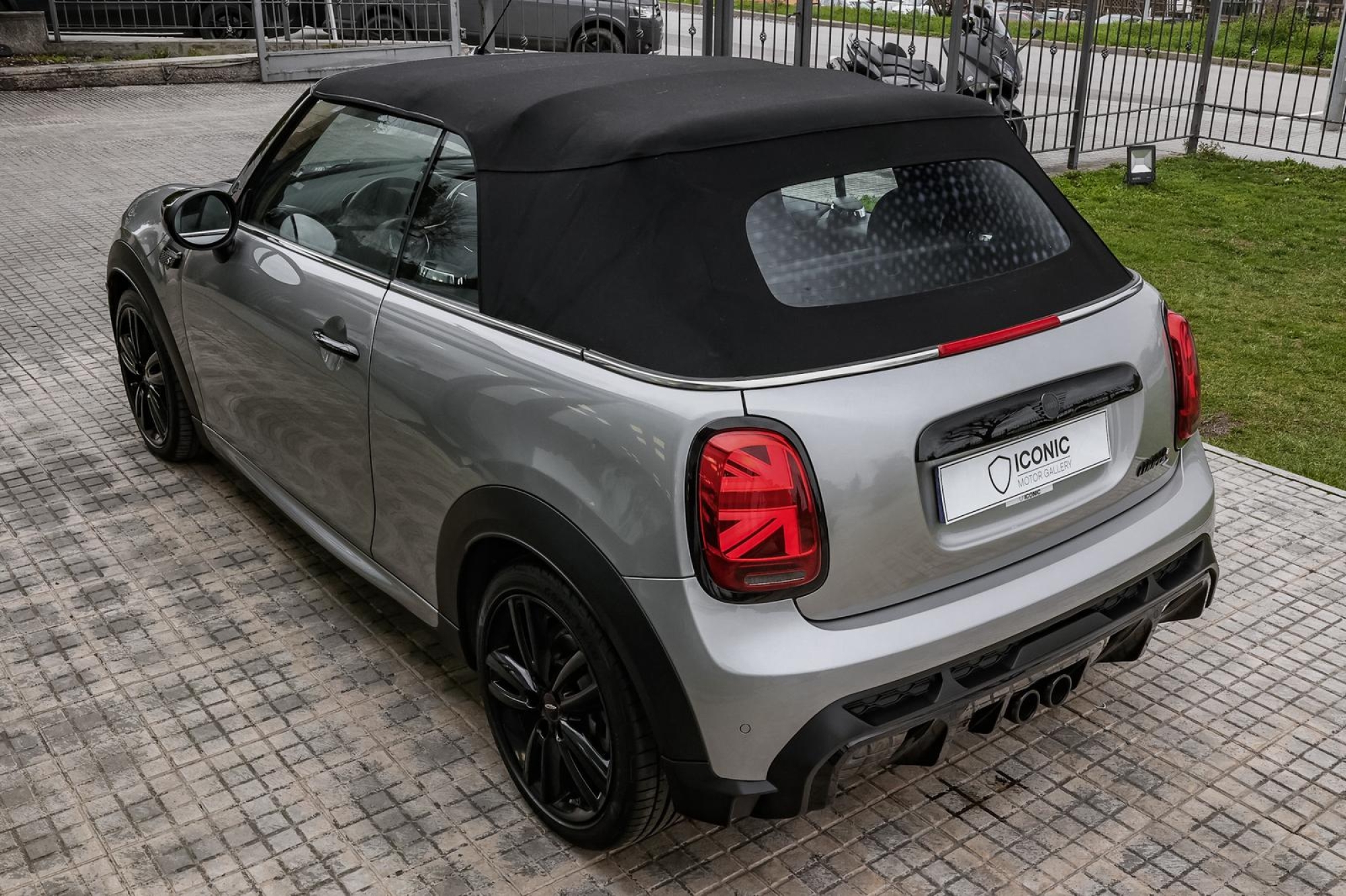 MINI COOPER S CABRIO LOOK JOHN COOPER WORKS