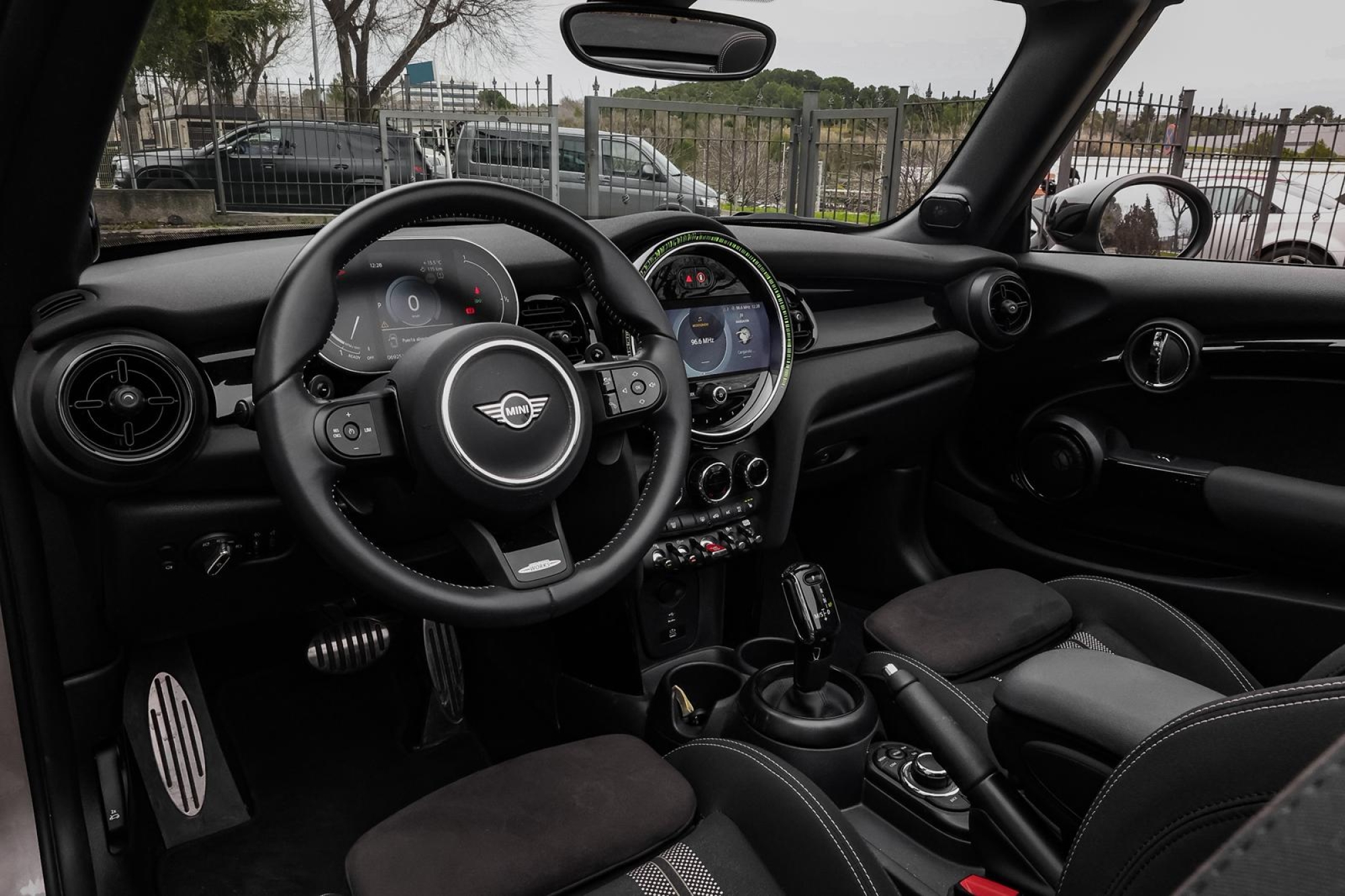 MINI COOPER S CABRIO LOOK JOHN COOPER WORKS