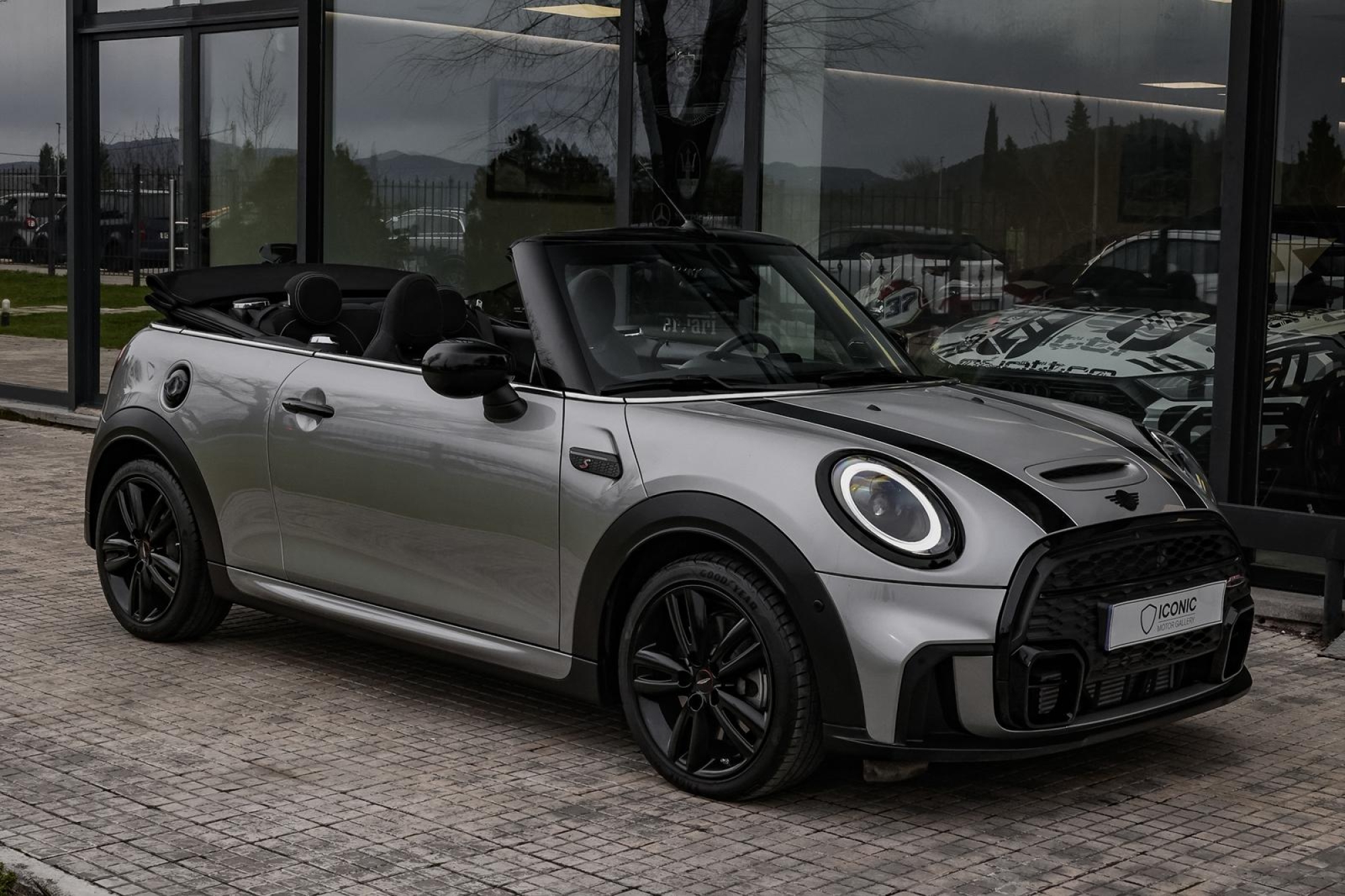MINI COOPER S CABRIO LOOK JOHN COOPER WORKS