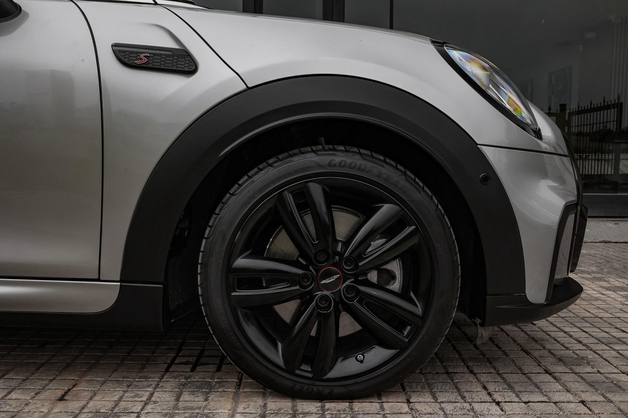 MINI COOPER S CABRIO LOOK JOHN COOPER WORKS