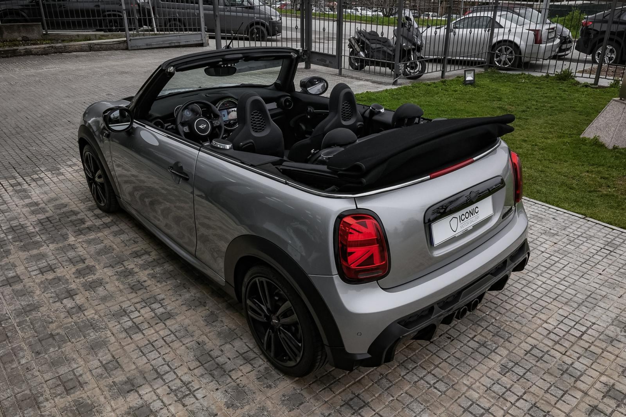MINI COOPER S CABRIO LOOK JOHN COOPER WORKS
