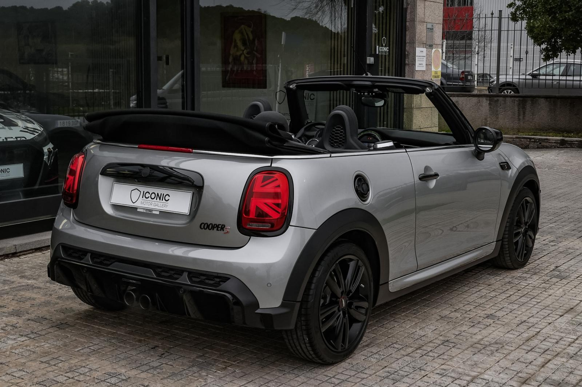 MINI COOPER S CABRIO LOOK JOHN COOPER WORKS