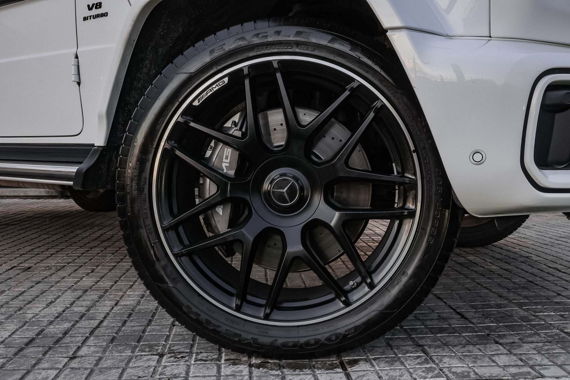 MERCEDES-BENZ AMG G63