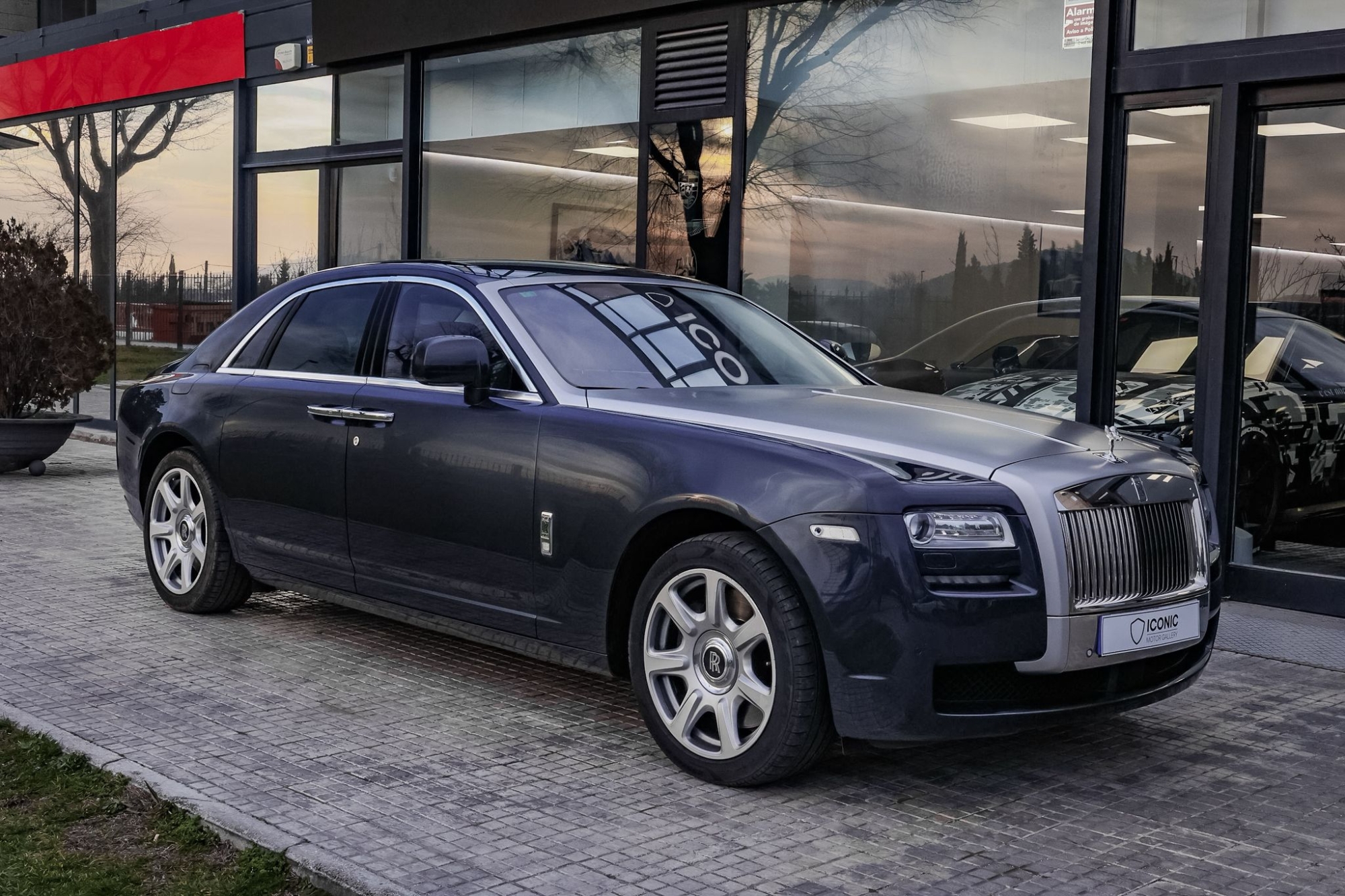 ROLLS-ROYCE GHOST