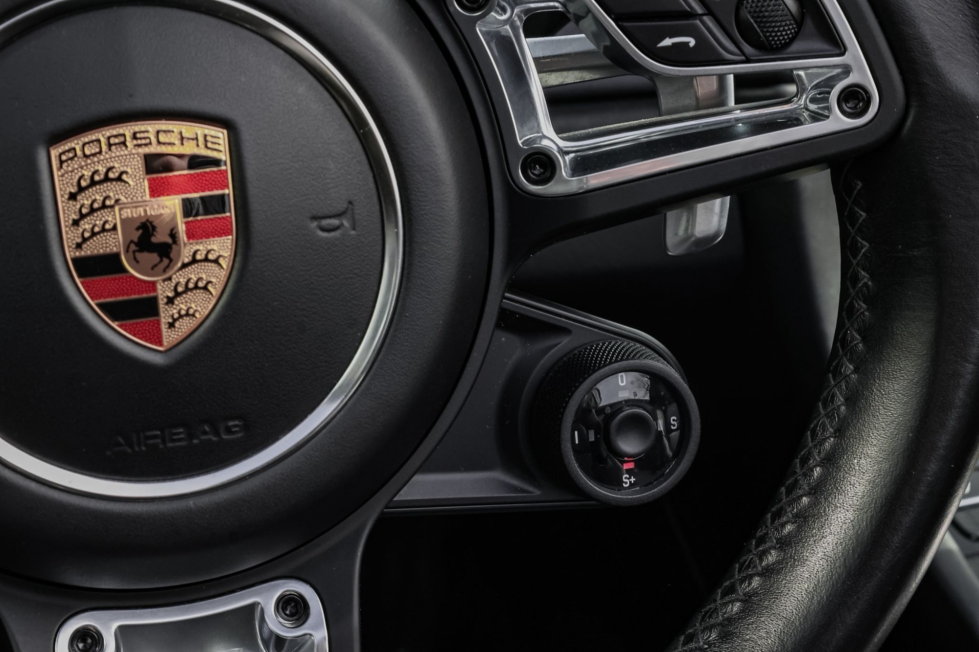 PORSCHE 911 991.2 CARRERA 4 GTS CABRIOLET