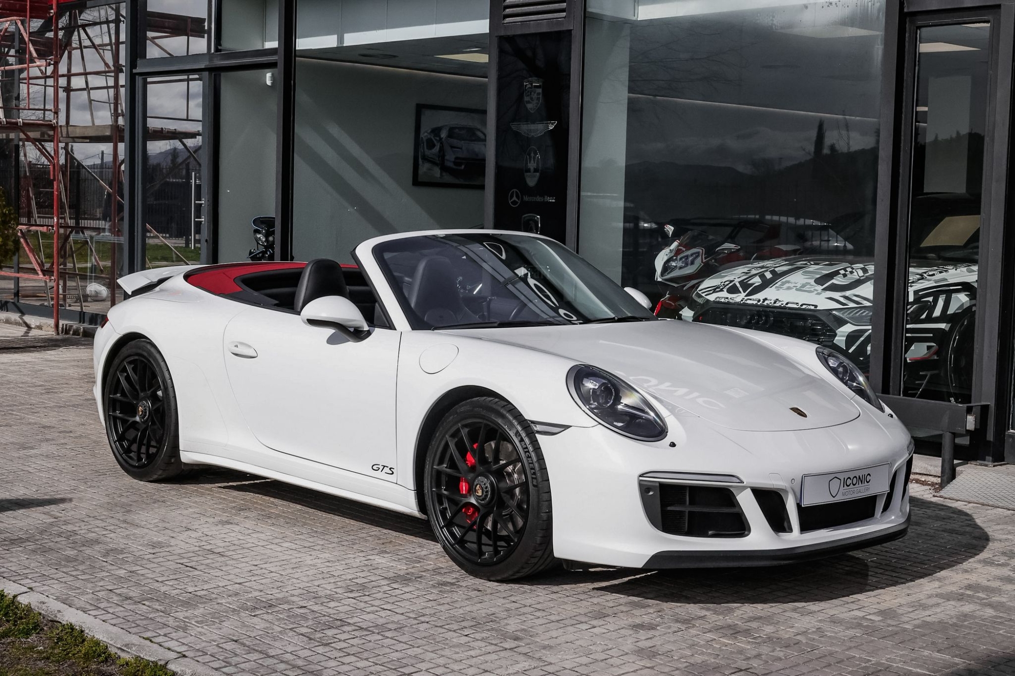PORSCHE 911 991.2 CARRERA 4 GTS CABRIOLET