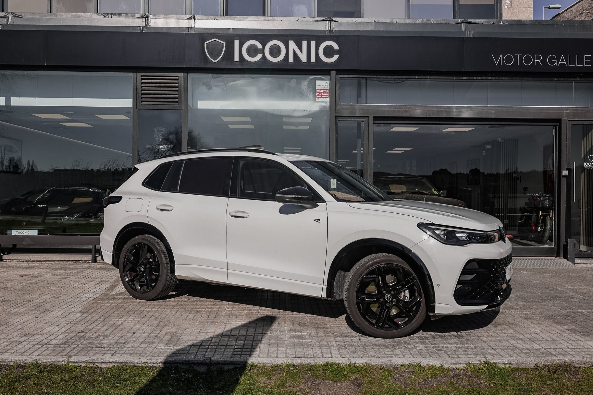 VOLKSWAGEN TIGUAN R-LINE