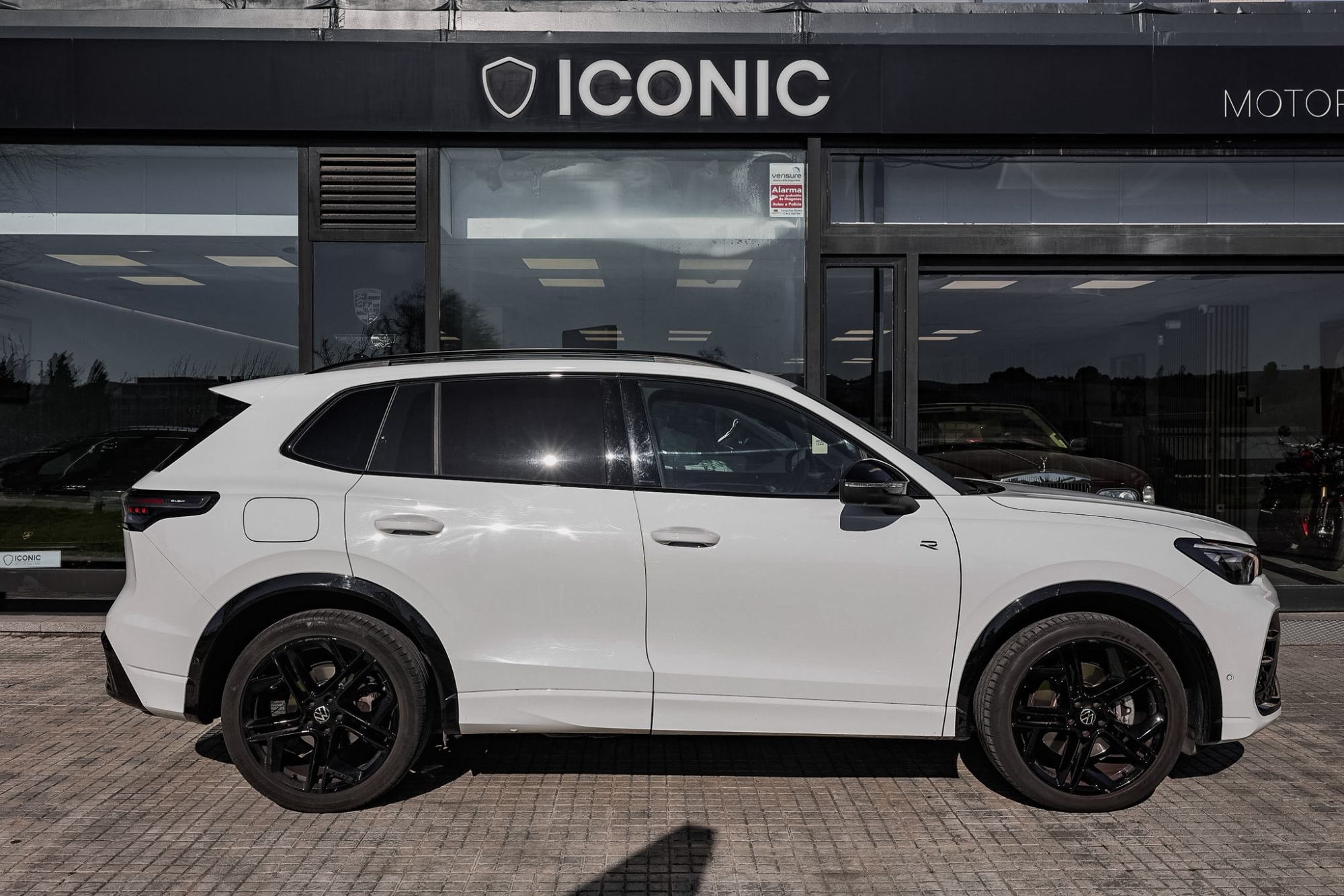 VOLKSWAGEN TIGUAN R-LINE