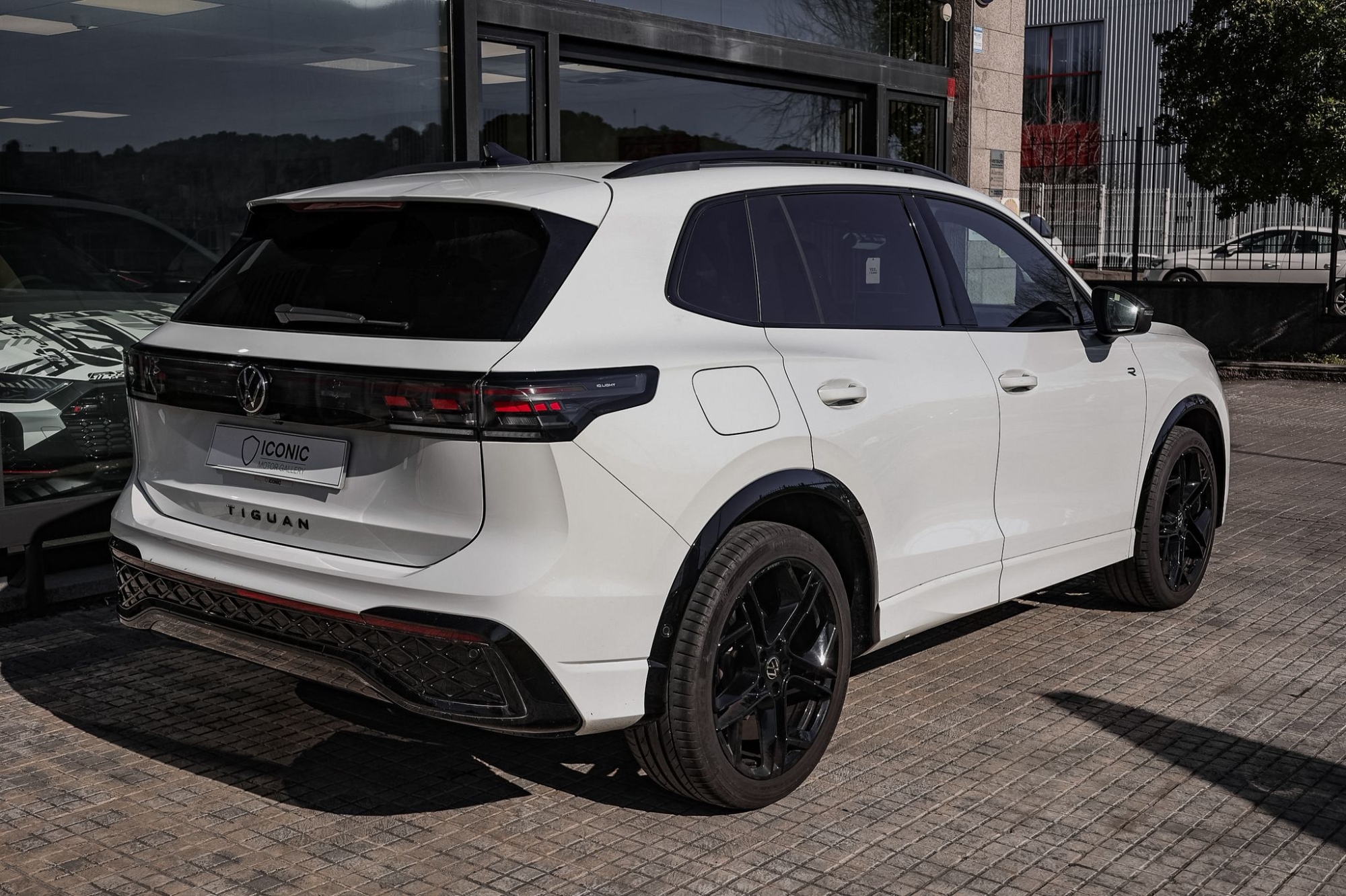 VOLKSWAGEN TIGUAN R-LINE