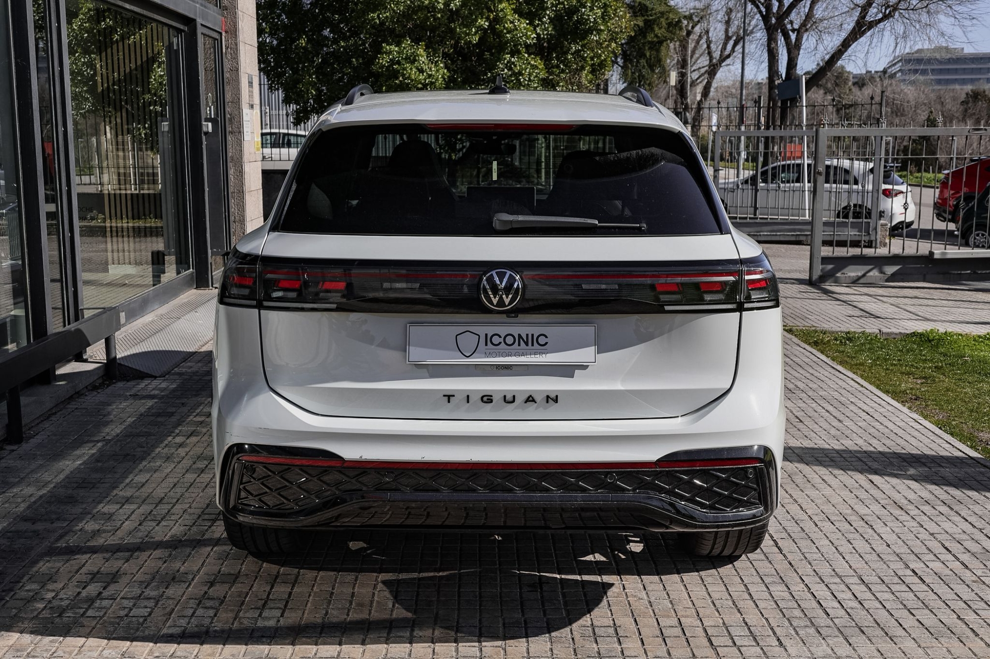 VOLKSWAGEN TIGUAN R-LINE