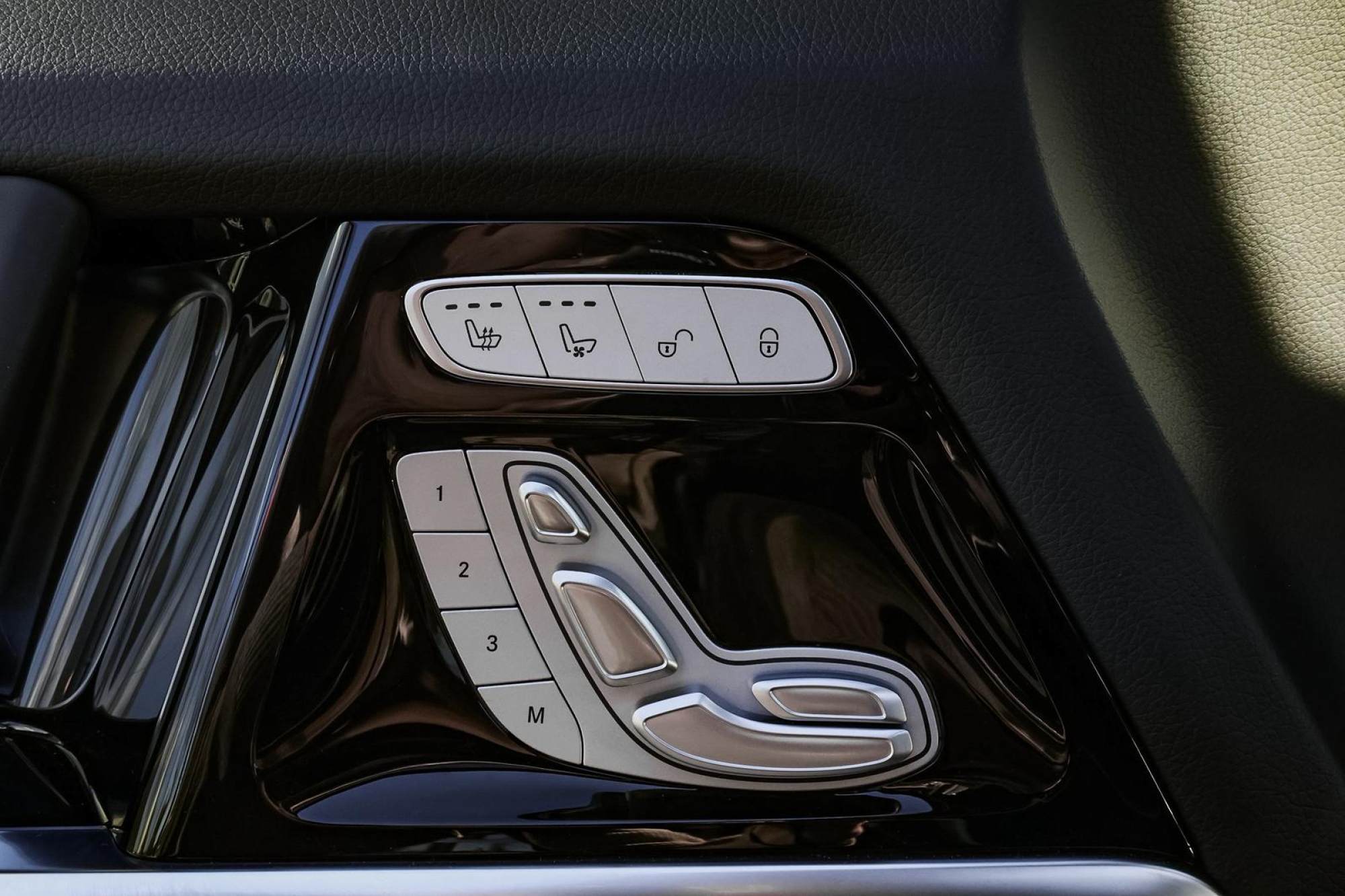 MERCEDES-BENZ AMG G63