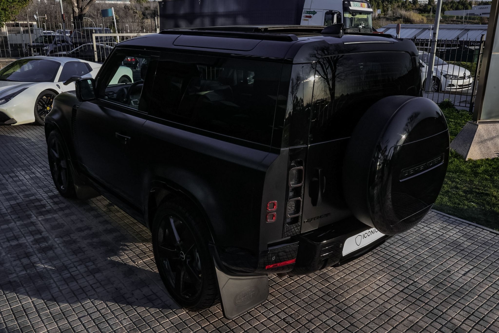 LAND ROVER DEFENDER